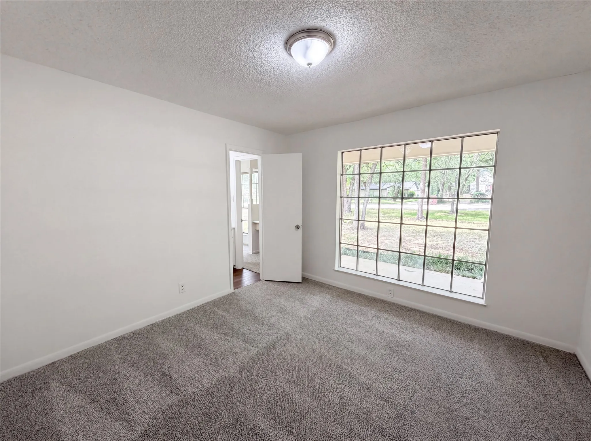 Single Family Residence For Sale in Johnson County , 1014 Yvonne Drive, Joshua, Texas 76058, 3 Bedroom, 3 Bathroom, 4 Garage spaces, 2,237 Sqft, built in 1974, mls#21280003, Real Estate Agent in Joshua, Homes For Sale in Johnson county, Homes For Sale in Joshua, Realtor in Joshua Texas, Real Estate Brokerage Independent Realty Texas, Luminita Cordes Realtor