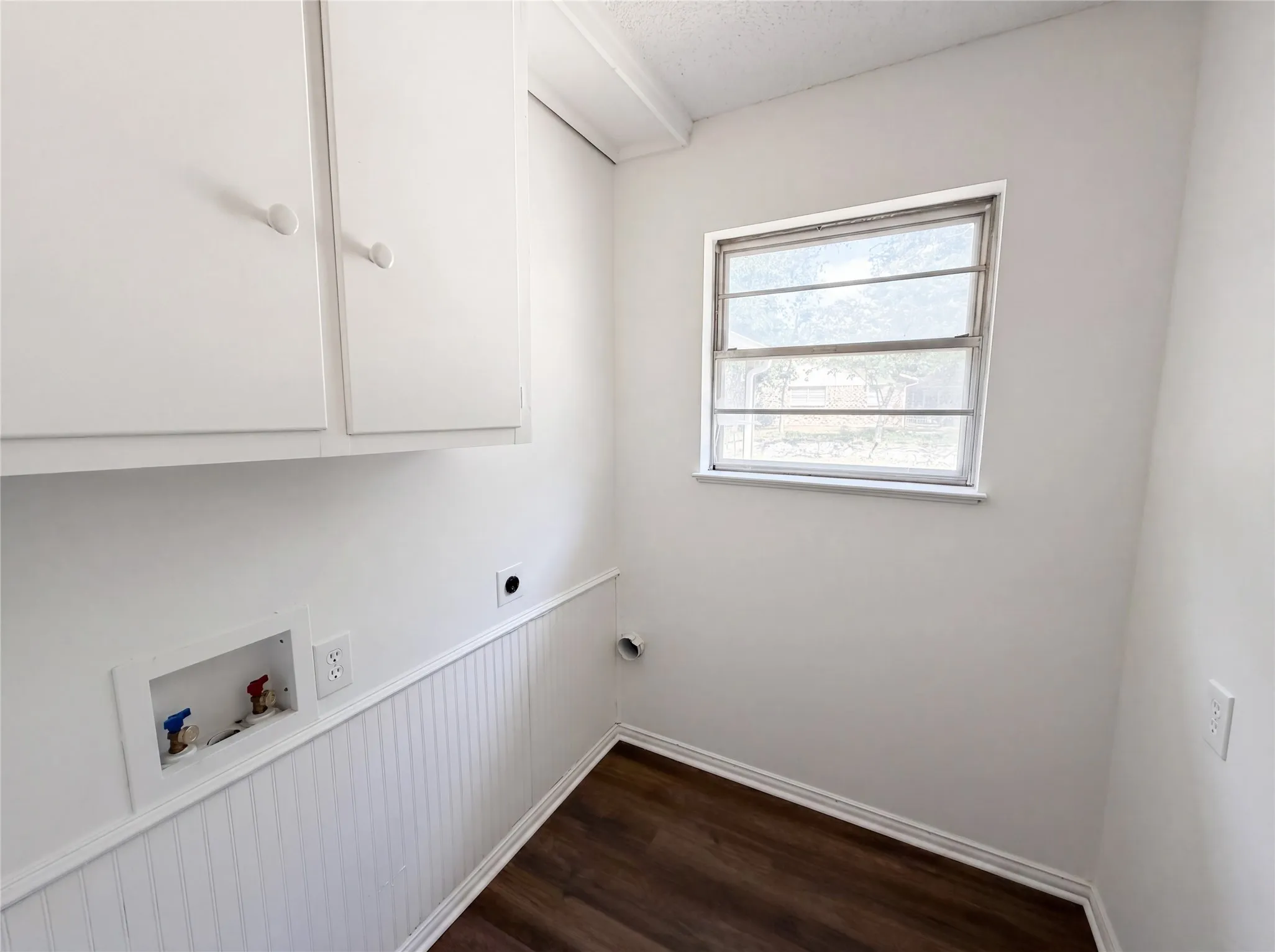Single Family Residence For Sale in Johnson County , 1014 Yvonne Drive, Joshua, Texas 76058, 3 Bedroom, 3 Bathroom, 4 Garage spaces, 2,237 Sqft, built in 1974, mls#21280003, Real Estate Agent in Joshua, Homes For Sale in Johnson county, Homes For Sale in Joshua, Realtor in Joshua Texas, Real Estate Brokerage Independent Realty Texas, Luminita Cordes Realtor
