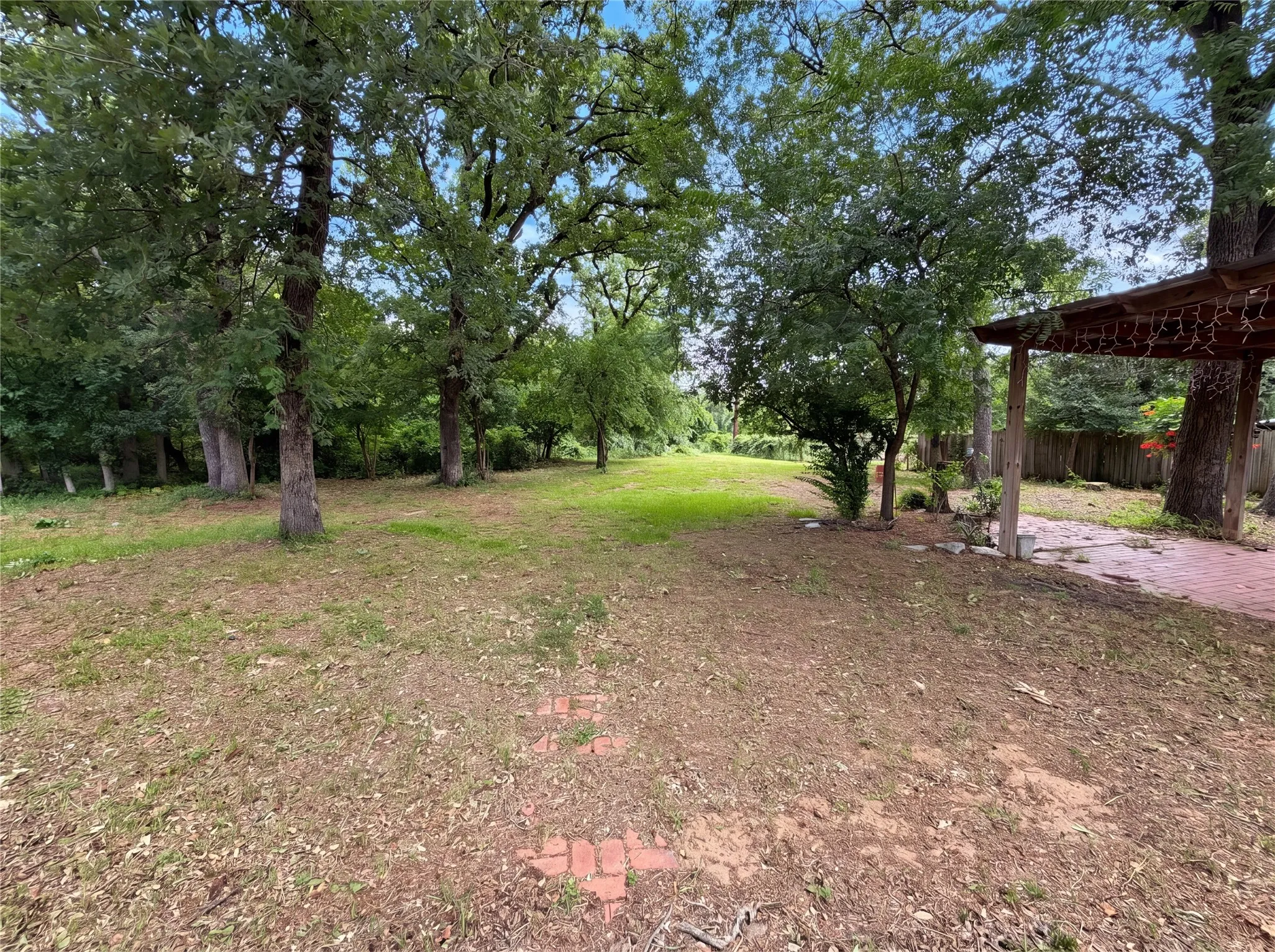 Single Family Residence For Sale in Johnson County , 1014 Yvonne Drive, Joshua, Texas 76058, 3 Bedroom, 3 Bathroom, 4 Garage spaces, 2,237 Sqft, built in 1974, mls#21280003, Real Estate Agent in Joshua, Homes For Sale in Johnson county, Homes For Sale in Joshua, Realtor in Joshua Texas, Real Estate Brokerage Independent Realty Texas, Luminita Cordes Realtor