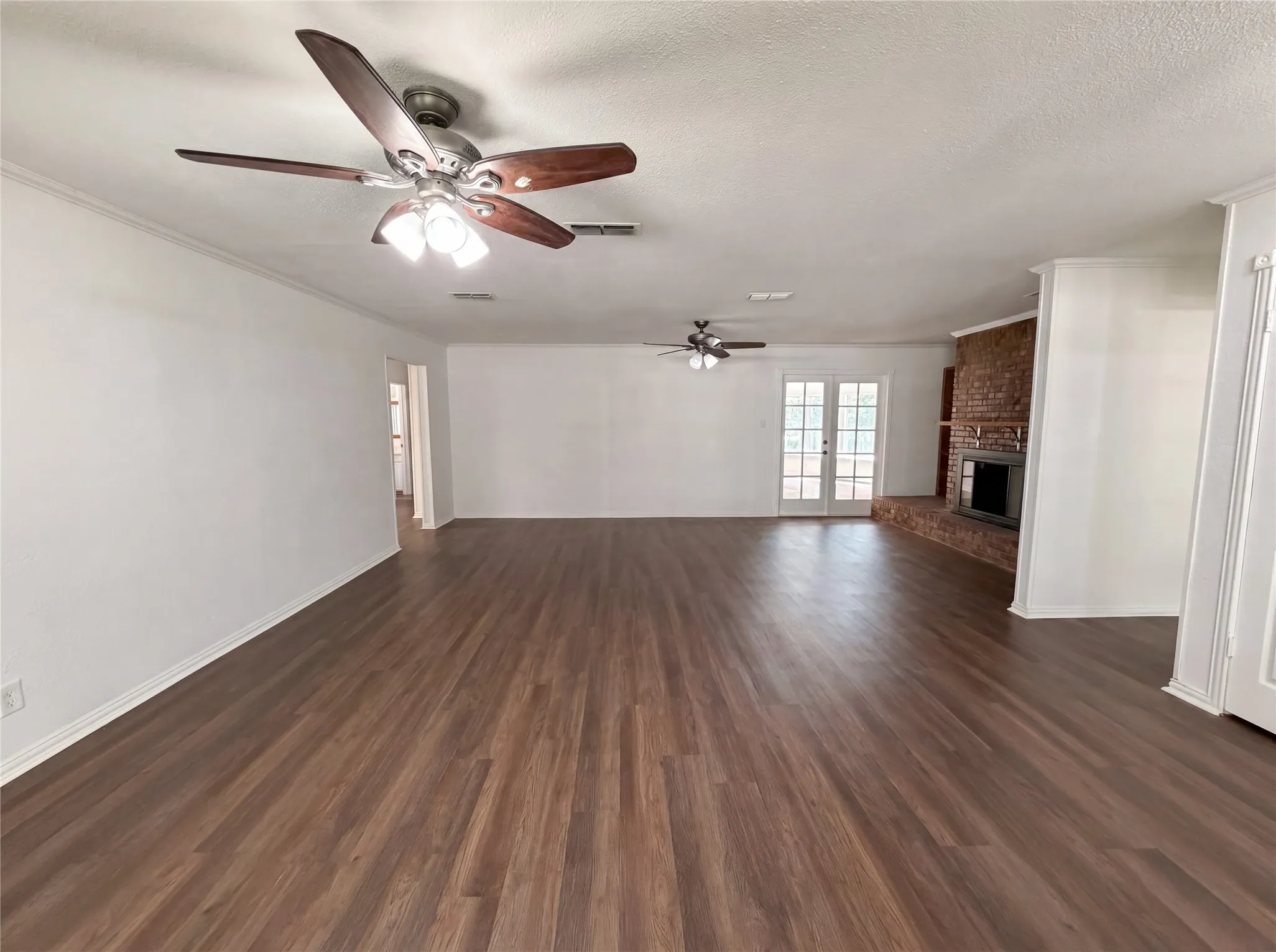 Single Family Residence For Sale in Johnson County , 1014 Yvonne Drive, Joshua, Texas 76058, 3 Bedroom, 3 Bathroom, 4 Garage spaces, 2,237 Sqft, built in 1974, mls#21280003, Real Estate Agent in Joshua, Homes For Sale in Johnson county, Homes For Sale in Joshua, Realtor in Joshua Texas, Real Estate Brokerage Independent Realty Texas, Luminita Cordes Realtor