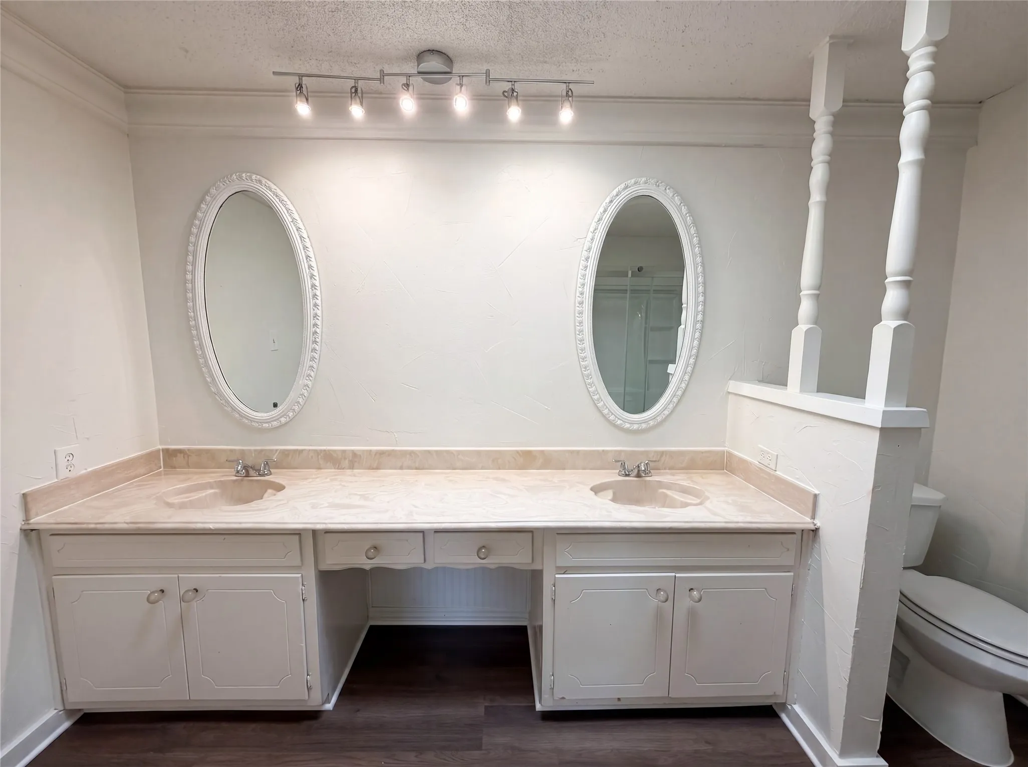 Single Family Residence For Sale in Johnson County , 1014 Yvonne Drive, Joshua, Texas 76058, 3 Bedroom, 3 Bathroom, 4 Garage spaces, 2,237 Sqft, built in 1974, mls#21280003, Real Estate Agent in Joshua, Homes For Sale in Johnson county, Homes For Sale in Joshua, Realtor in Joshua Texas, Real Estate Brokerage Independent Realty Texas, Luminita Cordes Realtor