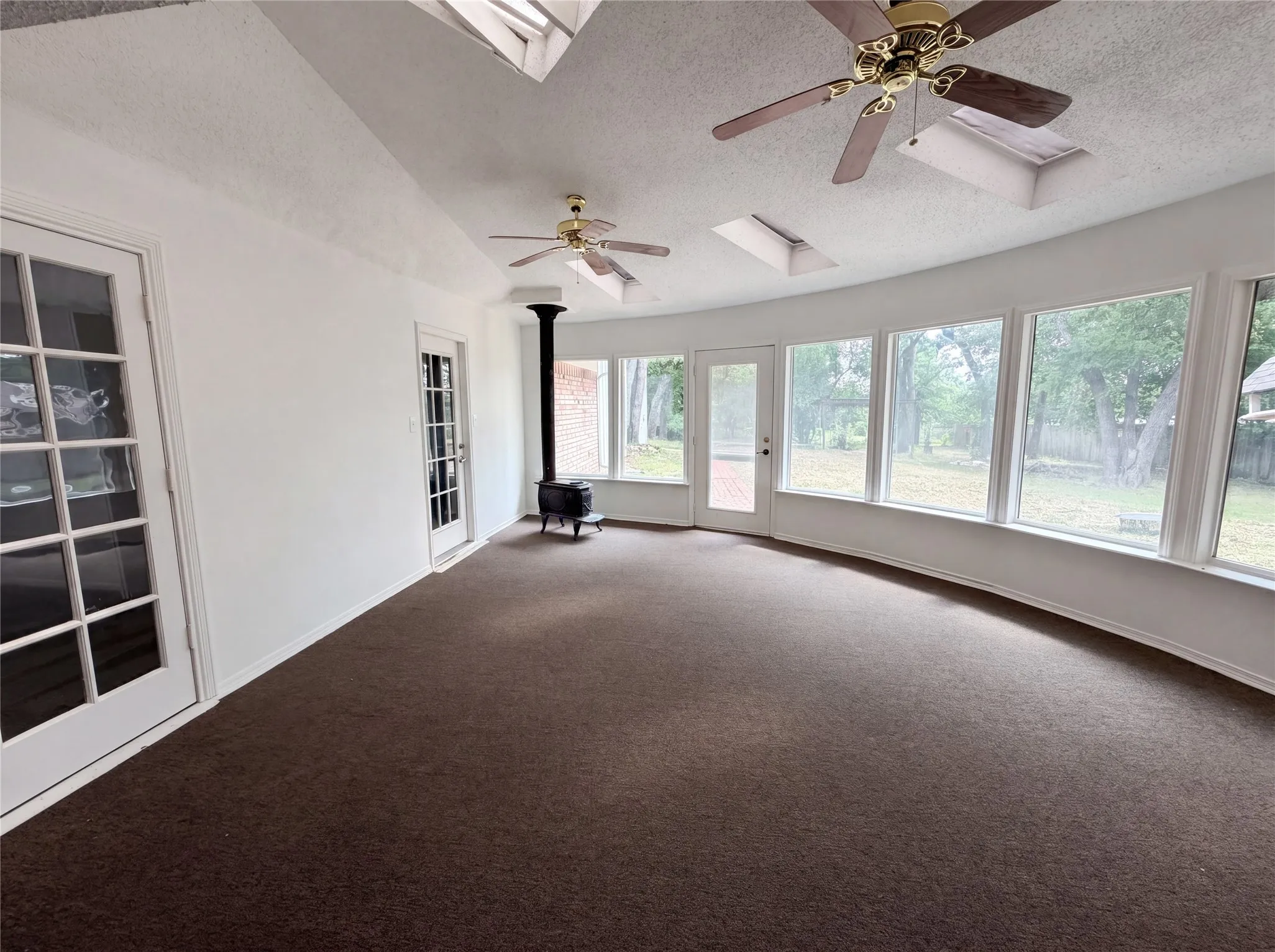 Single Family Residence For Sale in Johnson County , 1014 Yvonne Drive, Joshua, Texas 76058, 3 Bedroom, 3 Bathroom, 4 Garage spaces, 2,237 Sqft, built in 1974, mls#21280003, Real Estate Agent in Joshua, Homes For Sale in Johnson county, Homes For Sale in Joshua, Realtor in Joshua Texas, Real Estate Brokerage Independent Realty Texas, Luminita Cordes Realtor