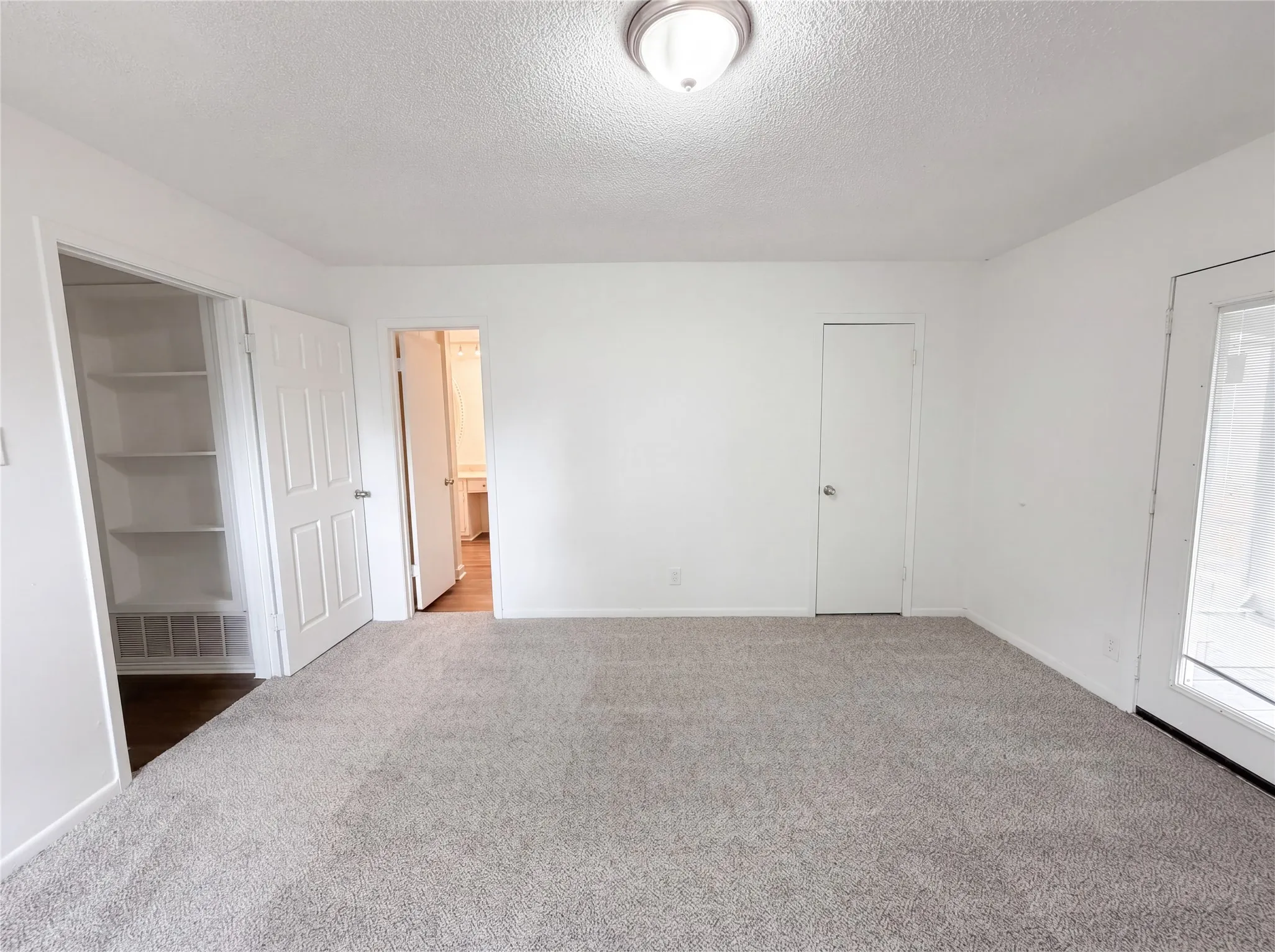 Single Family Residence For Sale in Johnson County , 1014 Yvonne Drive, Joshua, Texas 76058, 3 Bedroom, 3 Bathroom, 4 Garage spaces, 2,237 Sqft, built in 1974, mls#21280003, Real Estate Agent in Joshua, Homes For Sale in Johnson county, Homes For Sale in Joshua, Realtor in Joshua Texas, Real Estate Brokerage Independent Realty Texas, Luminita Cordes Realtor