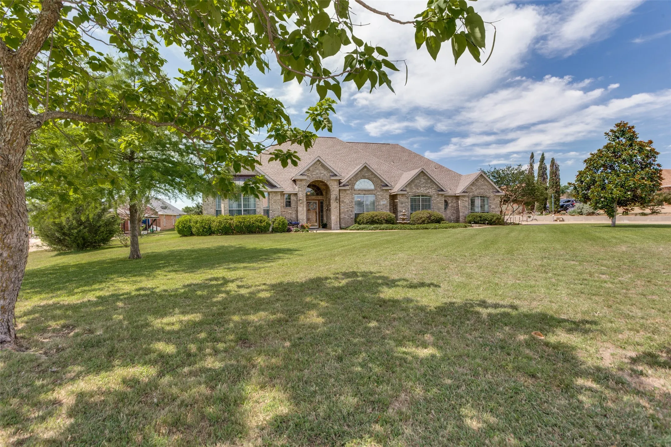 Single Family Residence For Sale in Ellis County , 2640 Skinner Road, Midlothian, Texas 76065, 4 Bedroom, 4 Bathroom, 3 Garage spaces, 2,711 Sqft, built in 2001, mls#21245015, Real Estate Agent in Midlothian, Homes For Sale in Ellis county, Homes For Sale in Midlothian, Realtor in Midlothian Texas, Real Estate Brokerage Independent Realty Texas, Luminita Cordes Realtor