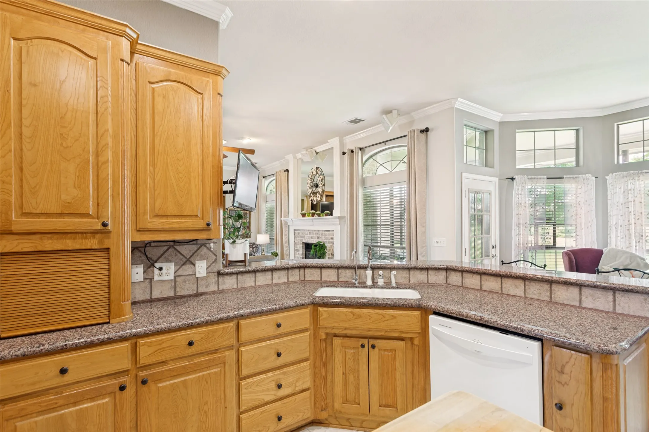 Single Family Residence For Sale in Ellis County , 2640 Skinner Road, Midlothian, Texas 76065, 4 Bedroom, 4 Bathroom, 3 Garage spaces, 2,711 Sqft, built in 2001, mls#21245015, Real Estate Agent in Midlothian, Homes For Sale in Ellis county, Homes For Sale in Midlothian, Realtor in Midlothian Texas, Real Estate Brokerage Independent Realty Texas, Luminita Cordes Realtor