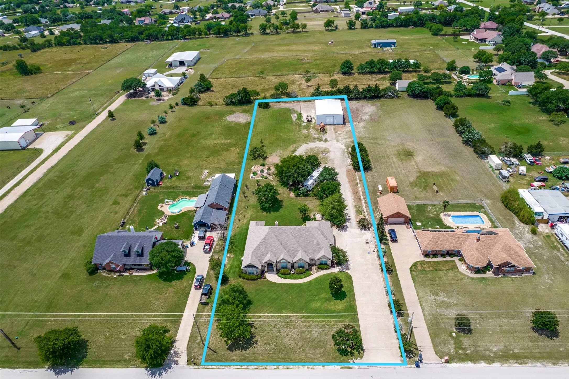 Single Family Residence For Sale in Ellis County , 2640 Skinner Road, Midlothian, Texas 76065, 4 Bedroom, 4 Bathroom, 3 Garage spaces, 2,711 Sqft, built in 2001, mls#21245015, Real Estate Agent in Midlothian, Homes For Sale in Ellis county, Homes For Sale in Midlothian, Realtor in Midlothian Texas, Real Estate Brokerage Independent Realty Texas, Luminita Cordes Realtor