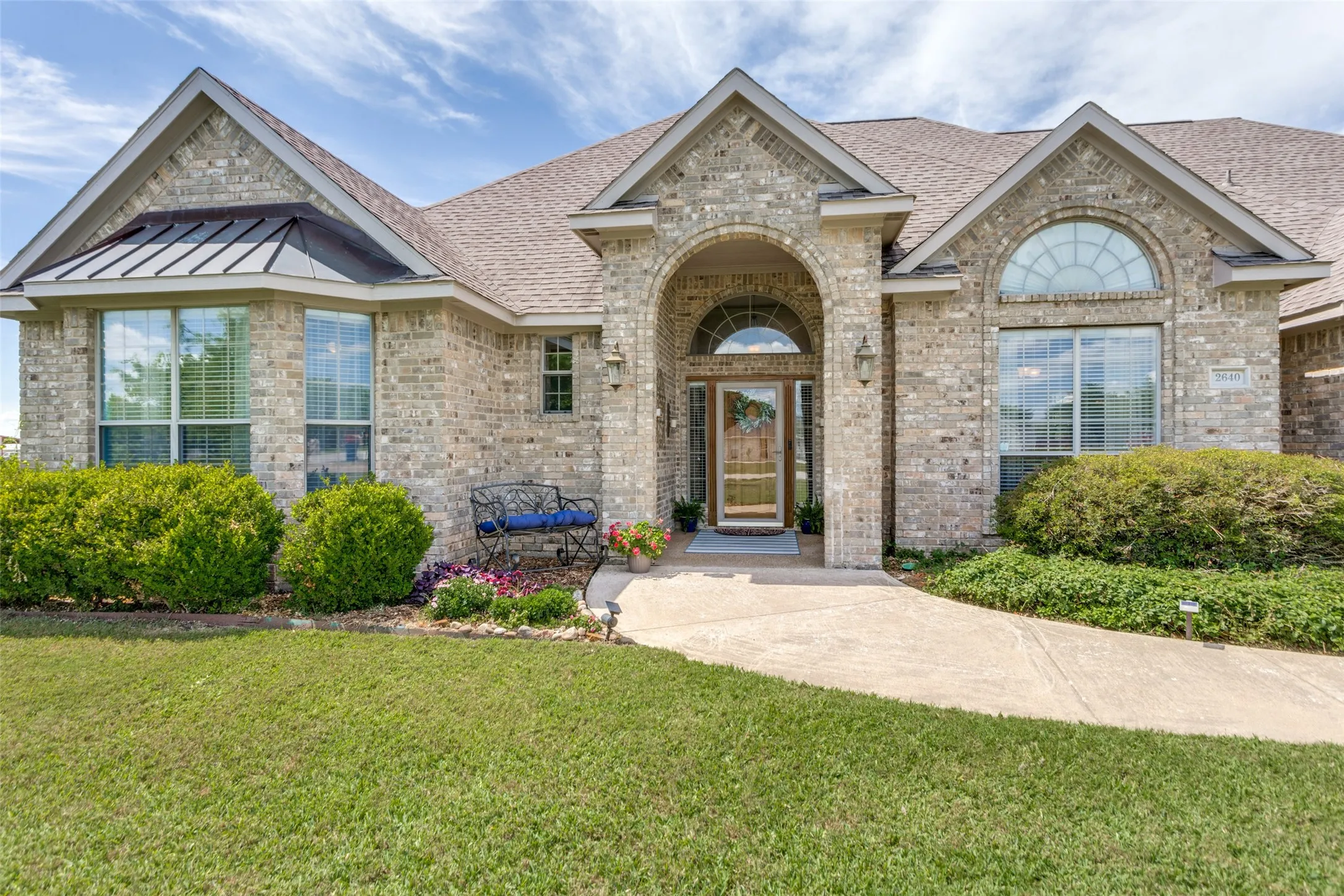 Single Family Residence For Sale in Ellis County , 2640 Skinner Road, Midlothian, Texas 76065, 4 Bedroom, 4 Bathroom, 3 Garage spaces, 2,711 Sqft, built in 2001, mls#21245015, Real Estate Agent in Midlothian, Homes For Sale in Ellis county, Homes For Sale in Midlothian, Realtor in Midlothian Texas, Real Estate Brokerage Independent Realty Texas, Luminita Cordes Realtor