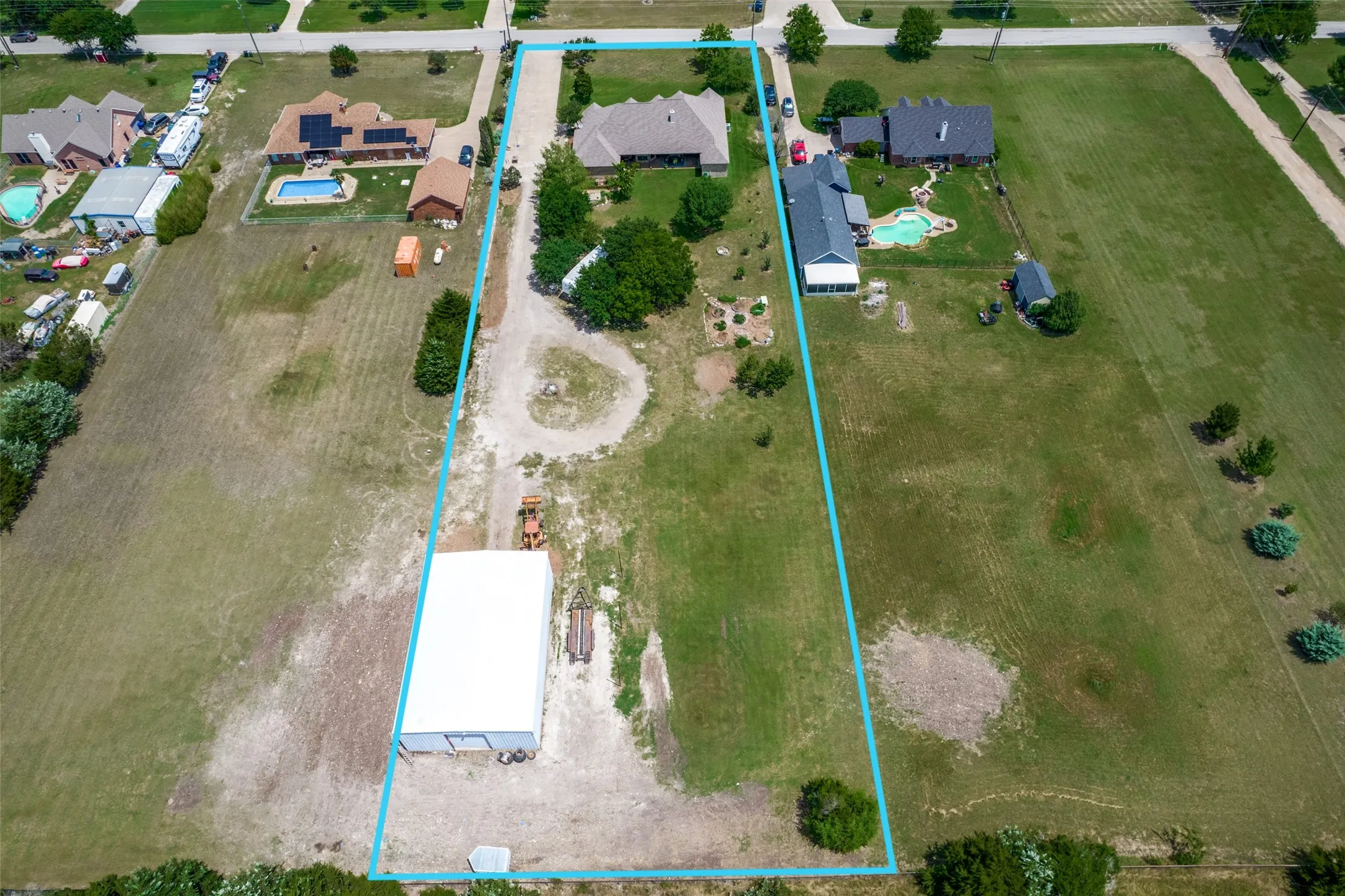 Single Family Residence For Sale in Ellis County , 2640 Skinner Road, Midlothian, Texas 76065, 4 Bedroom, 4 Bathroom, 3 Garage spaces, 2,711 Sqft, built in 2001, mls#21245015, Real Estate Agent in Midlothian, Homes For Sale in Ellis county, Homes For Sale in Midlothian, Realtor in Midlothian Texas, Real Estate Brokerage Independent Realty Texas, Luminita Cordes Realtor