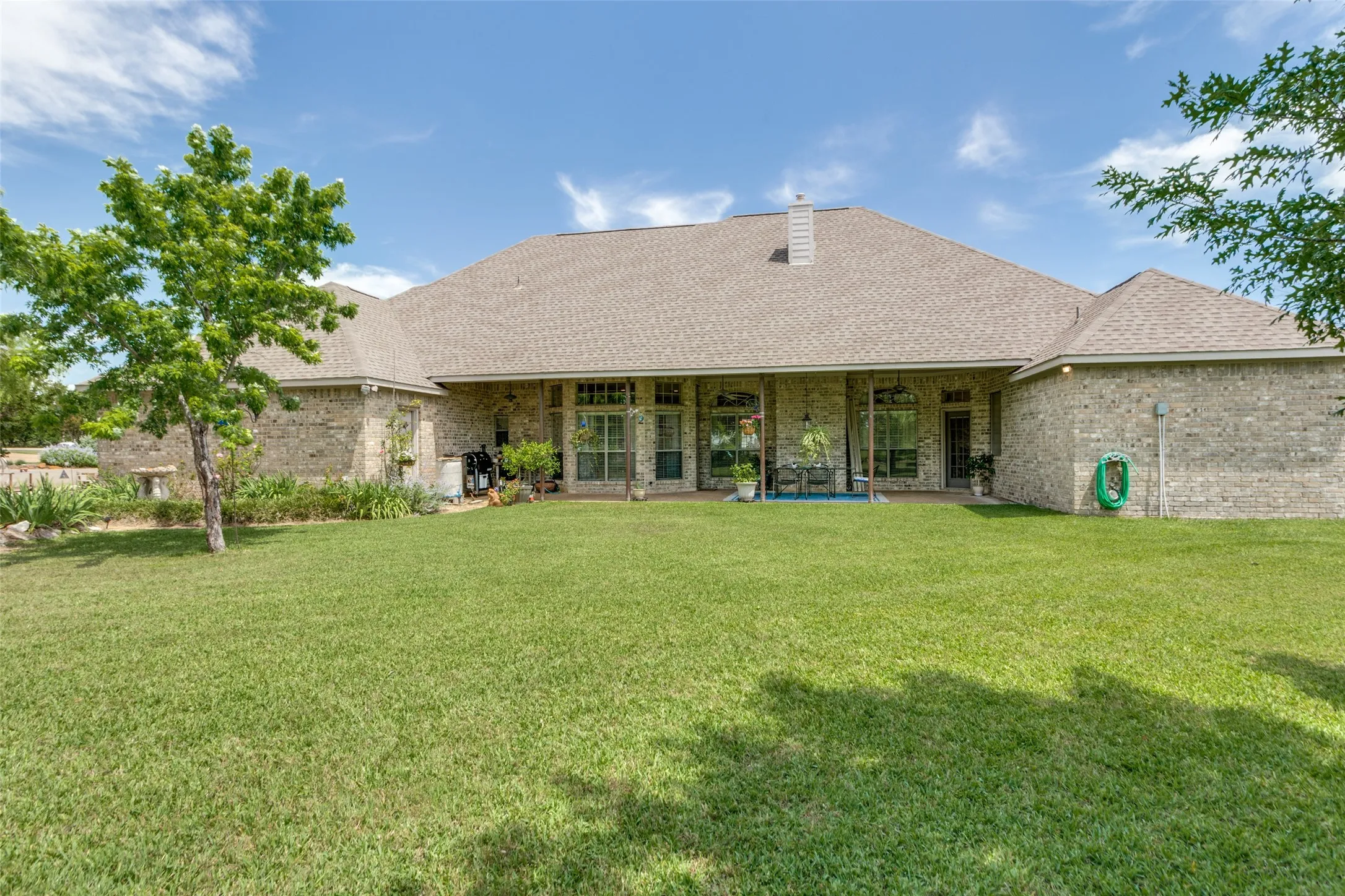 Single Family Residence For Sale in Ellis County , 2640 Skinner Road, Midlothian, Texas 76065, 4 Bedroom, 4 Bathroom, 3 Garage spaces, 2,711 Sqft, built in 2001, mls#21245015, Real Estate Agent in Midlothian, Homes For Sale in Ellis county, Homes For Sale in Midlothian, Realtor in Midlothian Texas, Real Estate Brokerage Independent Realty Texas, Luminita Cordes Realtor