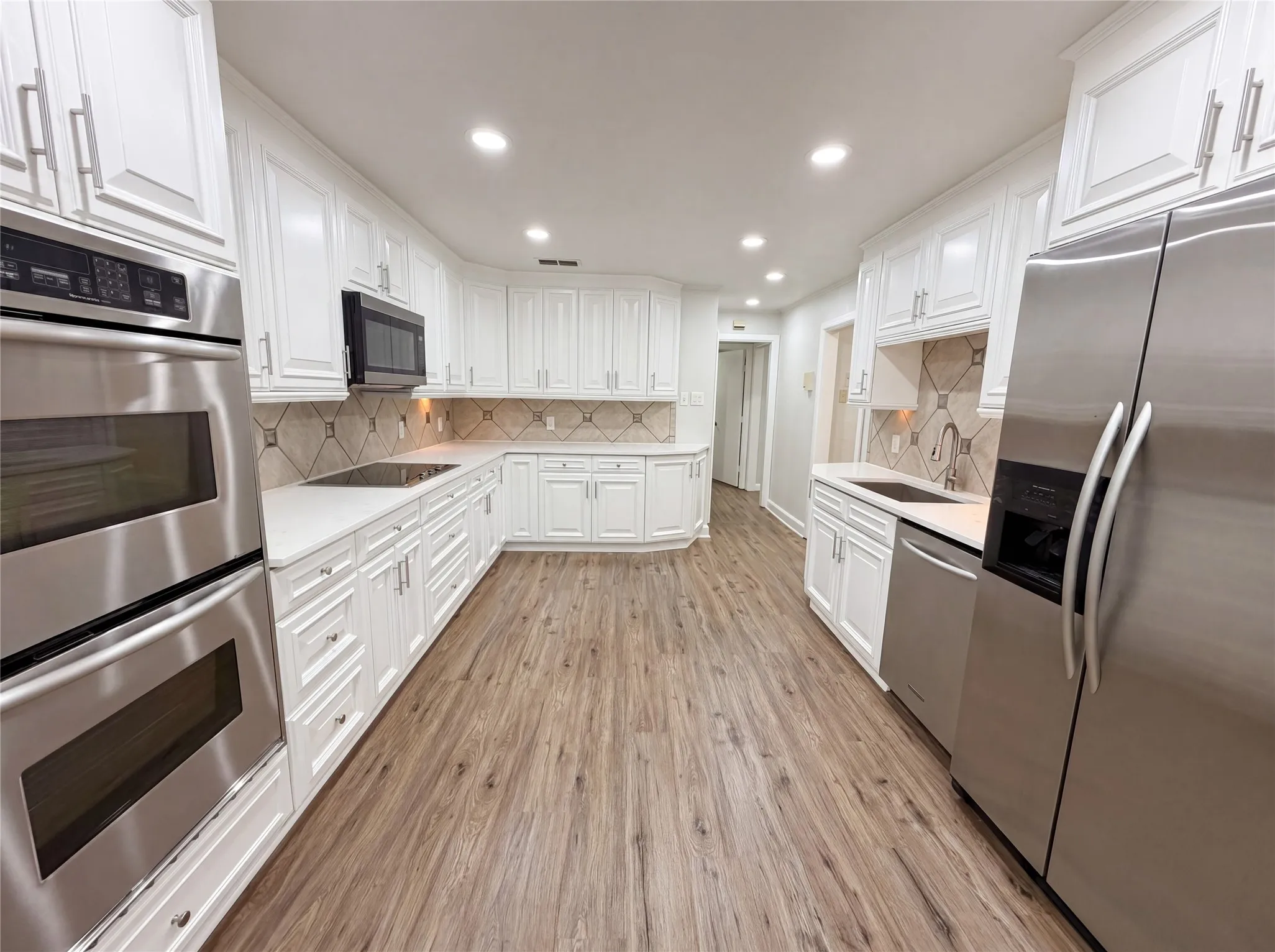 Single Family Residence For Sale in Dallas County , 6878 Burwood Lane, Dallas, Texas 75214, 3 Bedroom, 3 Bathroom, 2 Garage spaces, 2,852 Sqft, built in 1957, mls#21288063, Real Estate Agent in Dallas, Homes For Sale in Dallas county, Homes For Sale in Dallas, Realtor in Dallas Texas, Real Estate Brokerage Independent Realty Texas, Luminita Cordes Realtor