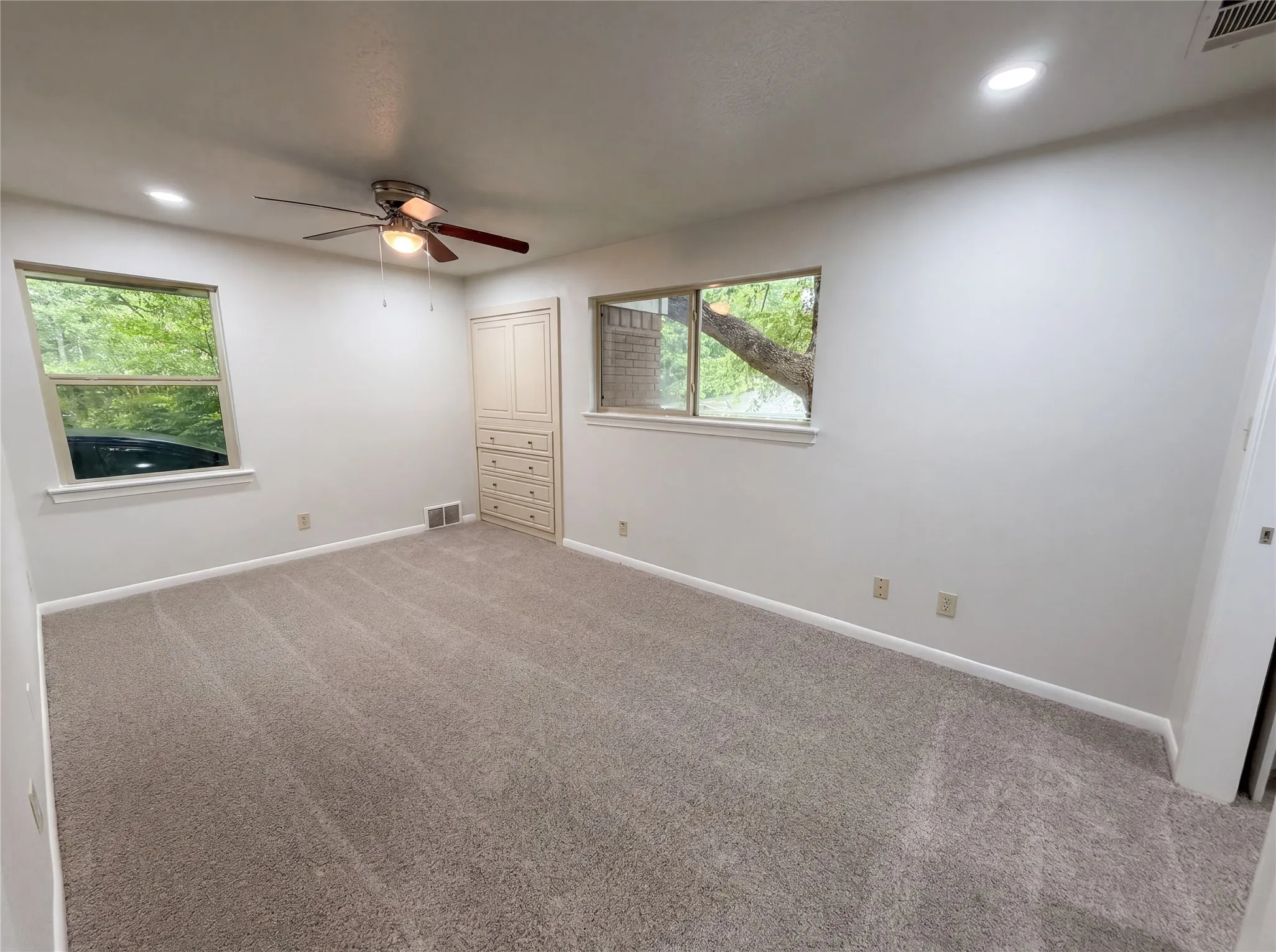 Single Family Residence For Sale in Dallas County , 6878 Burwood Lane, Dallas, Texas 75214, 3 Bedroom, 3 Bathroom, 2 Garage spaces, 2,852 Sqft, built in 1957, mls#21288063, Real Estate Agent in Dallas, Homes For Sale in Dallas county, Homes For Sale in Dallas, Realtor in Dallas Texas, Real Estate Brokerage Independent Realty Texas, Luminita Cordes Realtor