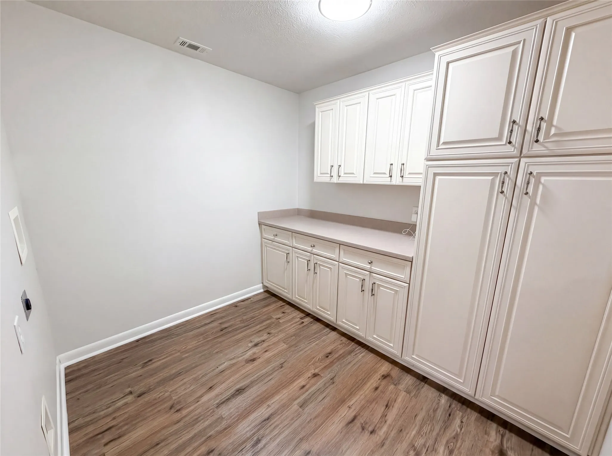 Single Family Residence For Sale in Dallas County , 6878 Burwood Lane, Dallas, Texas 75214, 3 Bedroom, 3 Bathroom, 2 Garage spaces, 2,852 Sqft, built in 1957, mls#21288063, Real Estate Agent in Dallas, Homes For Sale in Dallas county, Homes For Sale in Dallas, Realtor in Dallas Texas, Real Estate Brokerage Independent Realty Texas, Luminita Cordes Realtor