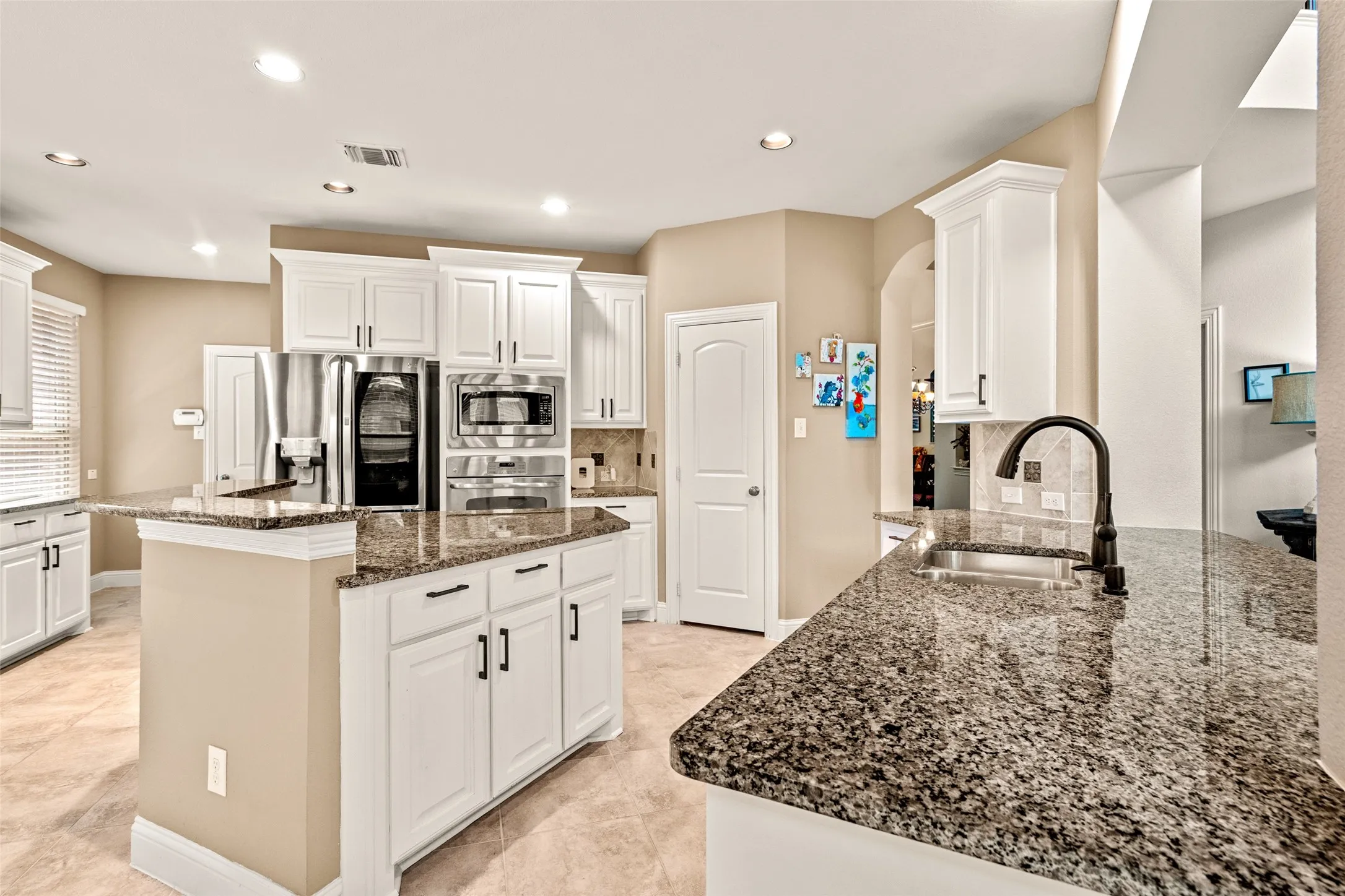 Single Family Residence For Sale in Denton County , 8255 Lindsay Gardens, The Colony, Texas 75056, 4 Bedroom, 4 Bathroom, 2 Garage spaces, 3,341 Sqft, built in 2011, mls#21288427, Real Estate Agent in The Colony, Homes For Sale in Denton county, Homes For Sale in The Colony, Realtor in The Colony Texas, Real Estate Brokerage Independent Realty Texas, Luminita Cordes Realtor