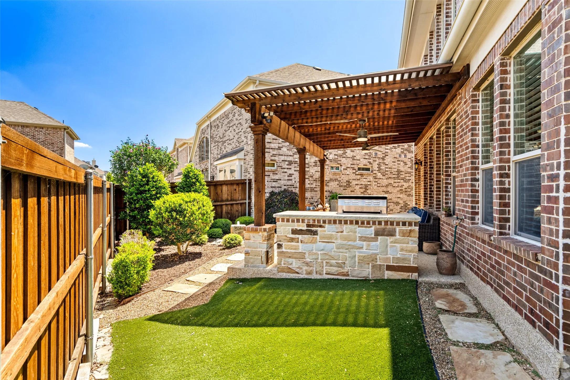 Single Family Residence For Sale in Denton County , 8255 Lindsay Gardens, The Colony, Texas 75056, 4 Bedroom, 4 Bathroom, 2 Garage spaces, 3,341 Sqft, built in 2011, mls#21288427, Real Estate Agent in The Colony, Homes For Sale in Denton county, Homes For Sale in The Colony, Realtor in The Colony Texas, Real Estate Brokerage Independent Realty Texas, Luminita Cordes Realtor