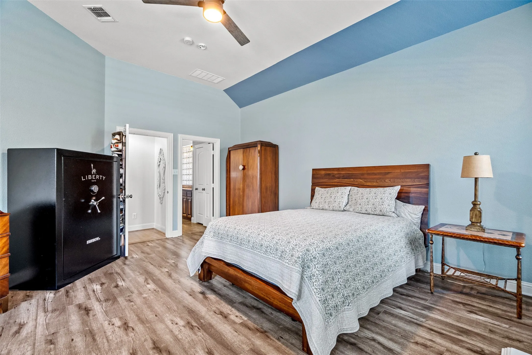 Single Family Residence For Sale in Denton County , 8255 Lindsay Gardens, The Colony, Texas 75056, 4 Bedroom, 4 Bathroom, 2 Garage spaces, 3,341 Sqft, built in 2011, mls#21288427, Real Estate Agent in The Colony, Homes For Sale in Denton county, Homes For Sale in The Colony, Realtor in The Colony Texas, Real Estate Brokerage Independent Realty Texas, Luminita Cordes Realtor