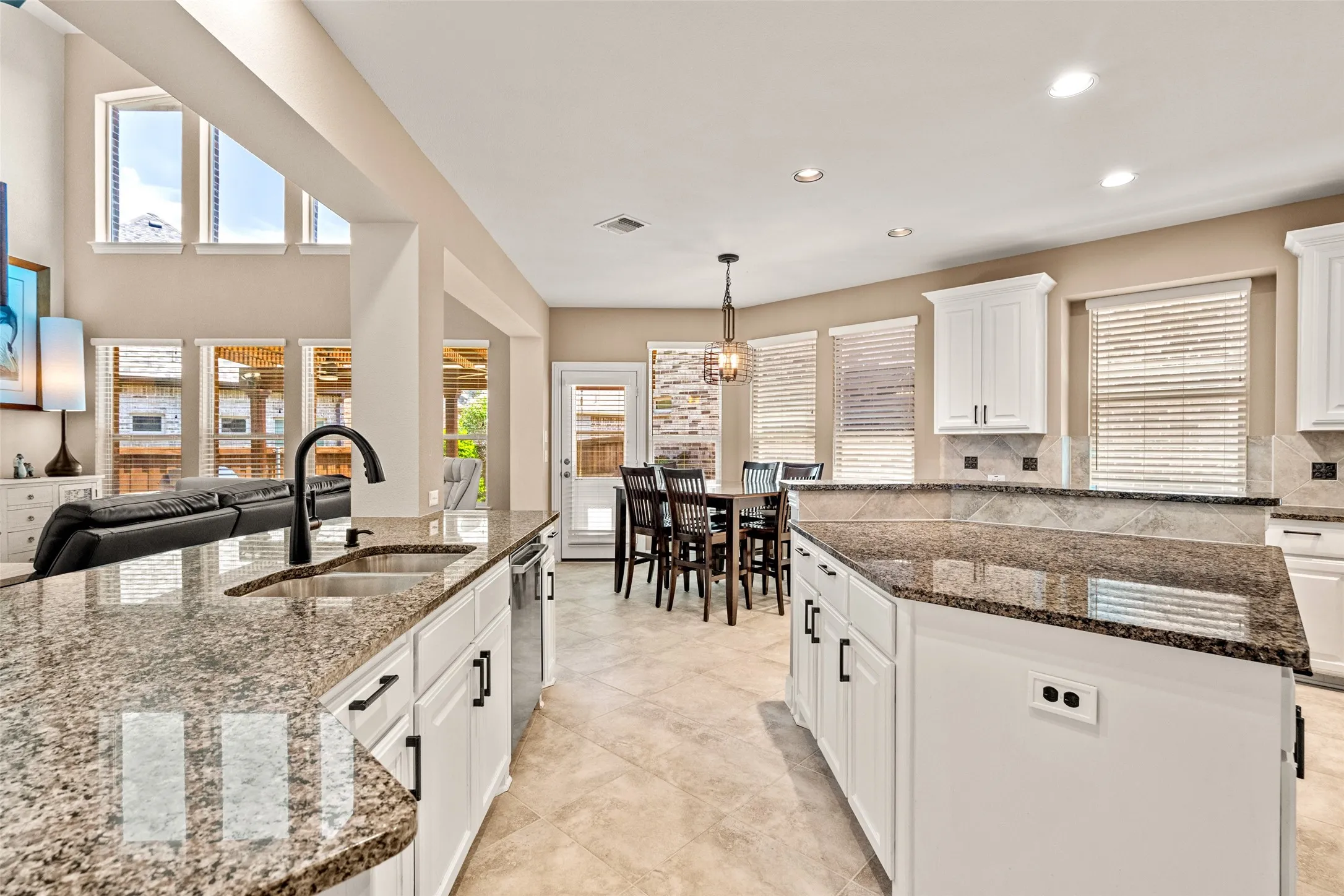 Single Family Residence For Sale in Denton County , 8255 Lindsay Gardens, The Colony, Texas 75056, 4 Bedroom, 4 Bathroom, 2 Garage spaces, 3,341 Sqft, built in 2011, mls#21288427, Real Estate Agent in The Colony, Homes For Sale in Denton county, Homes For Sale in The Colony, Realtor in The Colony Texas, Real Estate Brokerage Independent Realty Texas, Luminita Cordes Realtor