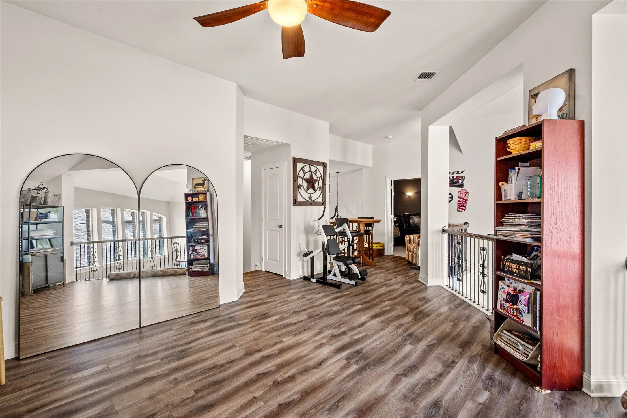 Single Family Residence For Sale in Denton County , 8255 Lindsay Gardens, The Colony, Texas 75056, 4 Bedroom, 4 Bathroom, 2 Garage spaces, 3,341 Sqft, built in 2011, mls#21288427, Real Estate Agent in The Colony, Homes For Sale in Denton county, Homes For Sale in The Colony, Realtor in The Colony Texas, Real Estate Brokerage Independent Realty Texas, Luminita Cordes Realtor