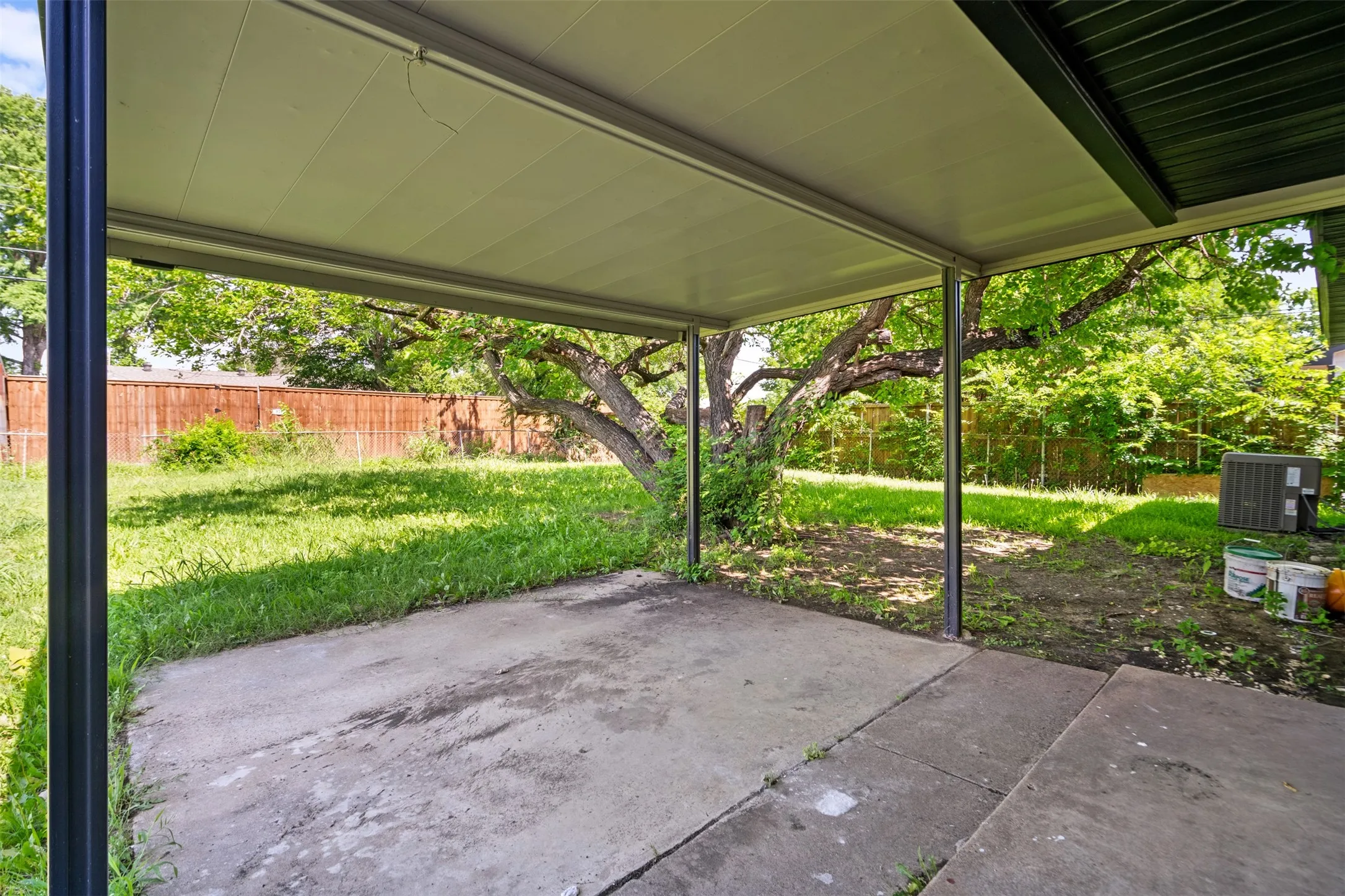 Single Family Residence For Sale in Dallas County , 808 Bluebonnet Lane, Mesquite, Texas 75149, 3 Bedroom, 2 Bathroom, Garage spaces, 982 Sqft, built in 1960, Price $249,000, mls#21288773, Real Estate Agent in Mesquite, Homes For Sale in Dallas county, Homes For Sale in Mesquite, Realtor in Mesquite Texas, Real Estate Brokerage Independent Realty Texas, Luminita Cordes Realtor
