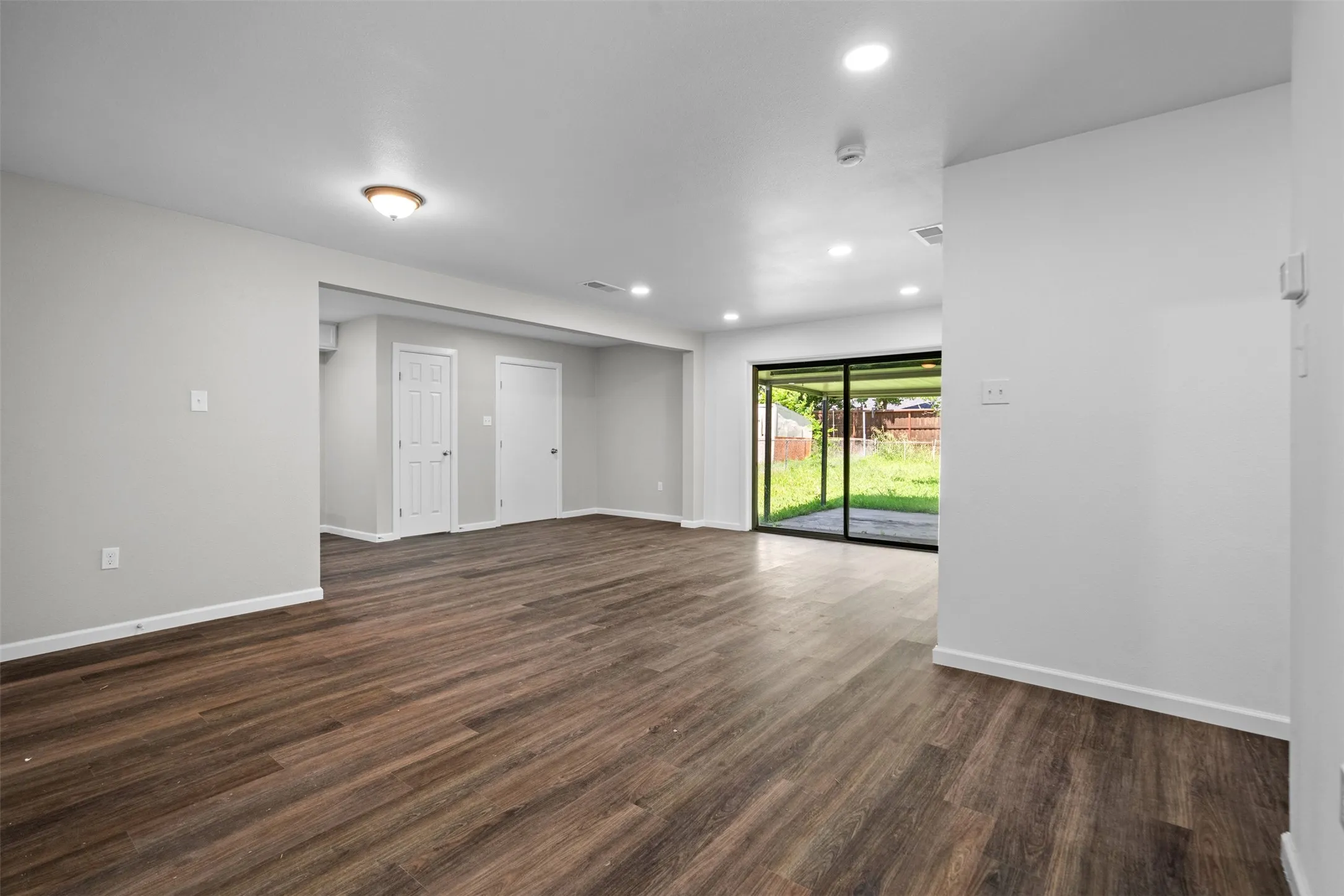 Single Family Residence For Sale in Dallas County , 808 Bluebonnet Lane, Mesquite, Texas 75149, 3 Bedroom, 2 Bathroom, Garage spaces, 982 Sqft, built in 1960, Price $249,000, mls#21288773, Real Estate Agent in Mesquite, Homes For Sale in Dallas county, Homes For Sale in Mesquite, Realtor in Mesquite Texas, Real Estate Brokerage Independent Realty Texas, Luminita Cordes Realtor