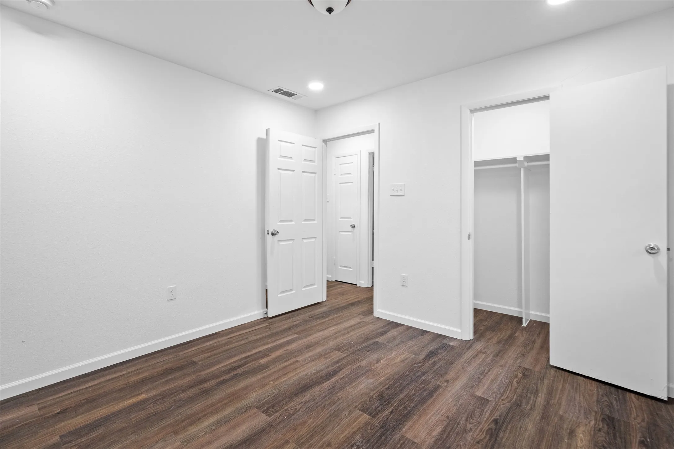Single Family Residence For Sale in Dallas County , 808 Bluebonnet Lane, Mesquite, Texas 75149, 3 Bedroom, 2 Bathroom, Garage spaces, 982 Sqft, built in 1960, Price $249,000, mls#21288773, Real Estate Agent in Mesquite, Homes For Sale in Dallas county, Homes For Sale in Mesquite, Realtor in Mesquite Texas, Real Estate Brokerage Independent Realty Texas, Luminita Cordes Realtor