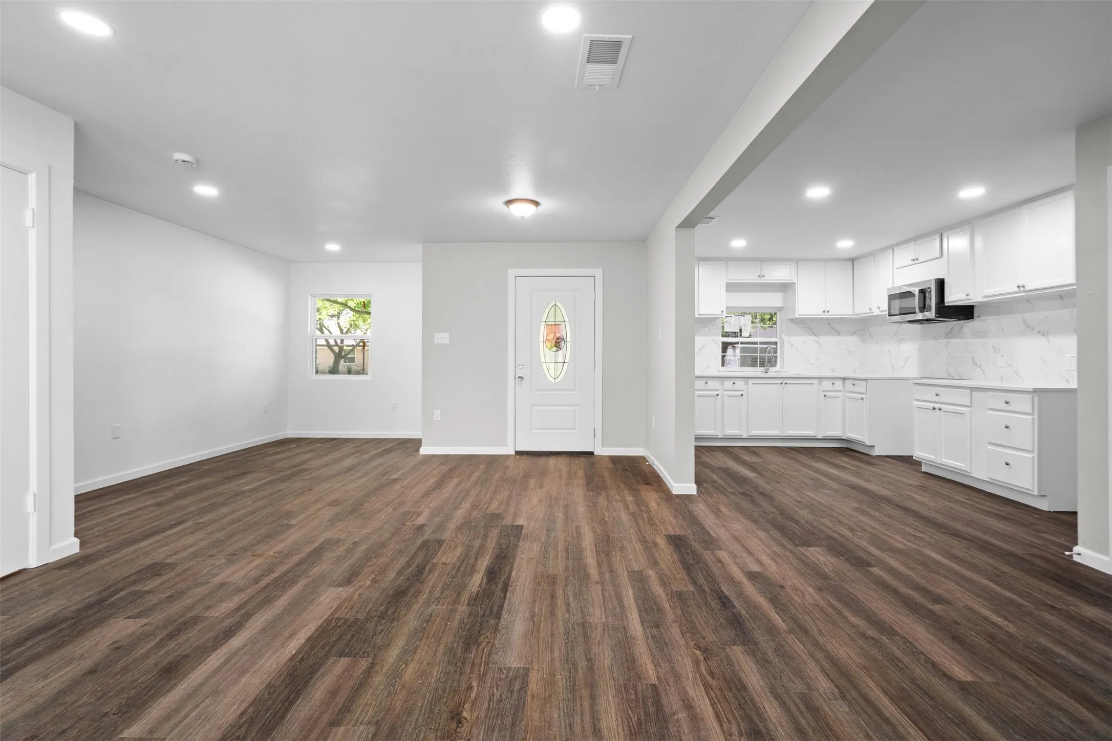 Single Family Residence For Sale in Dallas County , 808 Bluebonnet Lane, Mesquite, Texas 75149, 3 Bedroom, 2 Bathroom, Garage spaces, 982 Sqft, built in 1960, Price $249,000, mls#21288773, Real Estate Agent in Mesquite, Homes For Sale in Dallas county, Homes For Sale in Mesquite, Realtor in Mesquite Texas, Real Estate Brokerage Independent Realty Texas, Luminita Cordes Realtor