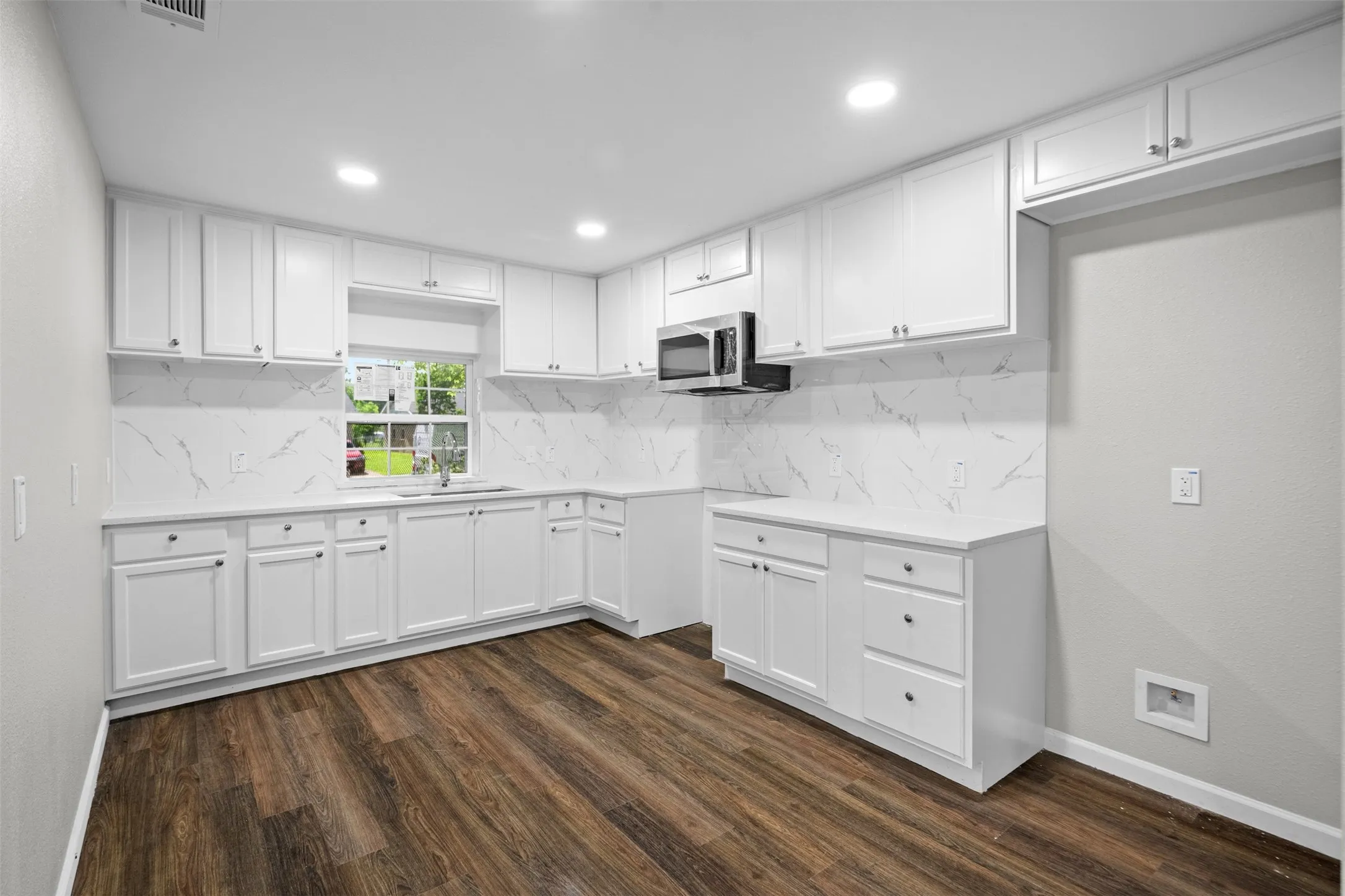 Single Family Residence For Sale in Dallas County , 808 Bluebonnet Lane, Mesquite, Texas 75149, 3 Bedroom, 2 Bathroom, Garage spaces, 982 Sqft, built in 1960, Price $249,000, mls#21288773, Real Estate Agent in Mesquite, Homes For Sale in Dallas county, Homes For Sale in Mesquite, Realtor in Mesquite Texas, Real Estate Brokerage Independent Realty Texas, Luminita Cordes Realtor