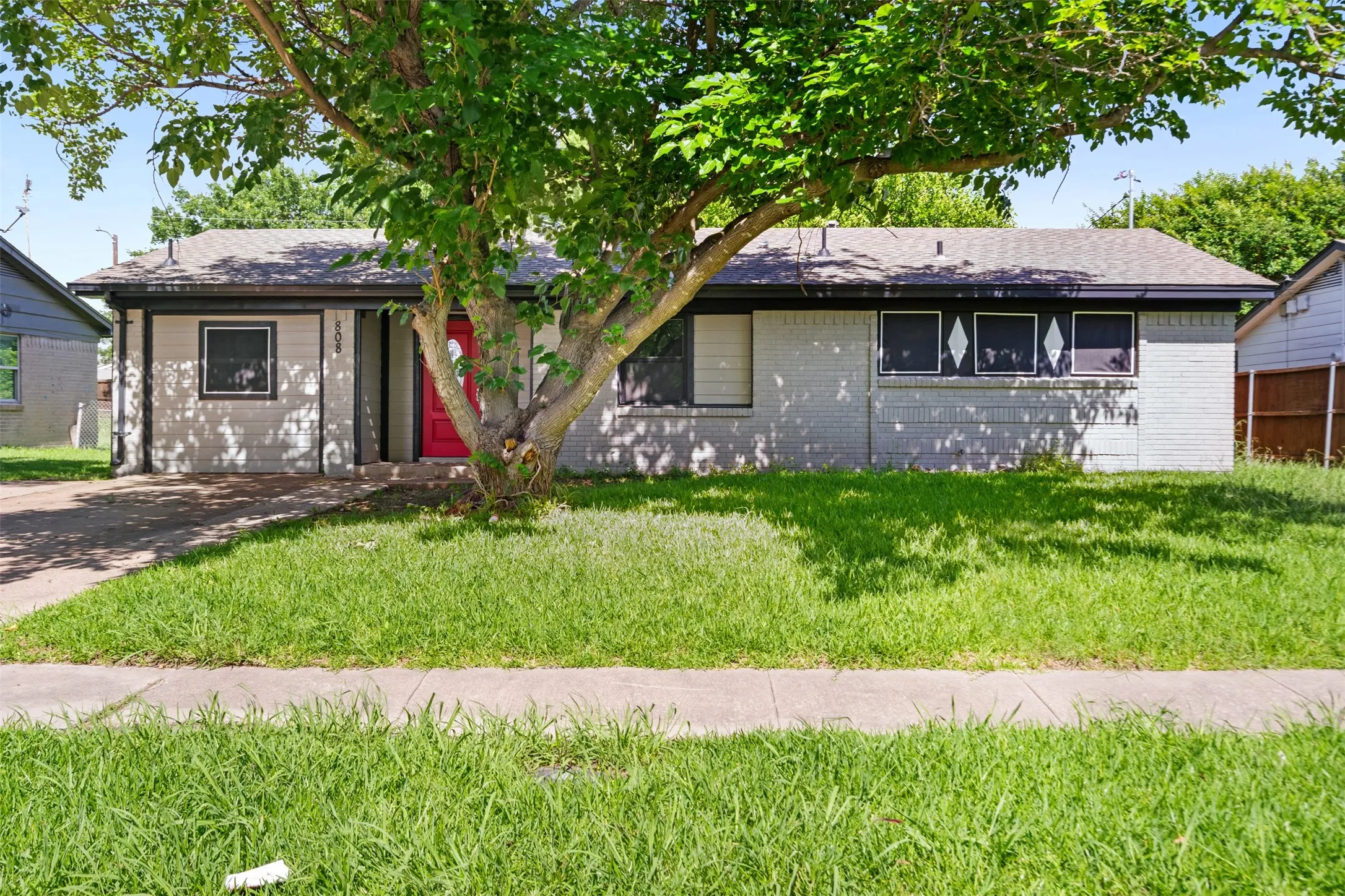 Single Family Residence For Sale in Dallas County , 808 Bluebonnet Lane, Mesquite, Texas 75149, 3 Bedroom, 2 Bathroom, Garage spaces, 982 Sqft, built in 1960, Price $249,000, mls#21288773, Real Estate Agent in Mesquite, Homes For Sale in Dallas county, Homes For Sale in Mesquite, Realtor in Mesquite Texas, Real Estate Brokerage Independent Realty Texas, Luminita Cordes Realtor