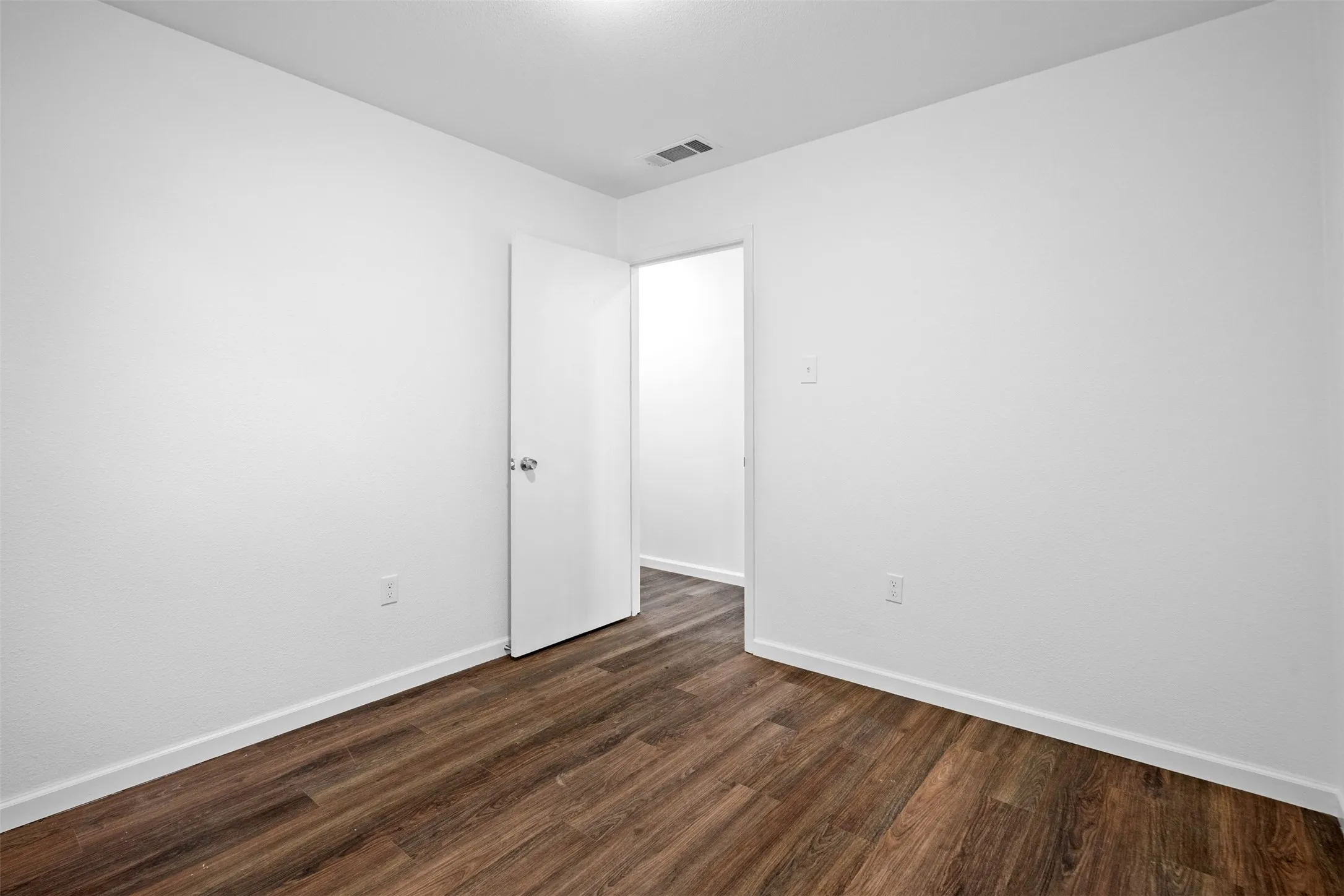 Single Family Residence For Sale in Dallas County , 808 Bluebonnet Lane, Mesquite, Texas 75149, 3 Bedroom, 2 Bathroom, Garage spaces, 982 Sqft, built in 1960, Price $249,000, mls#21288773, Real Estate Agent in Mesquite, Homes For Sale in Dallas county, Homes For Sale in Mesquite, Realtor in Mesquite Texas, Real Estate Brokerage Independent Realty Texas, Luminita Cordes Realtor