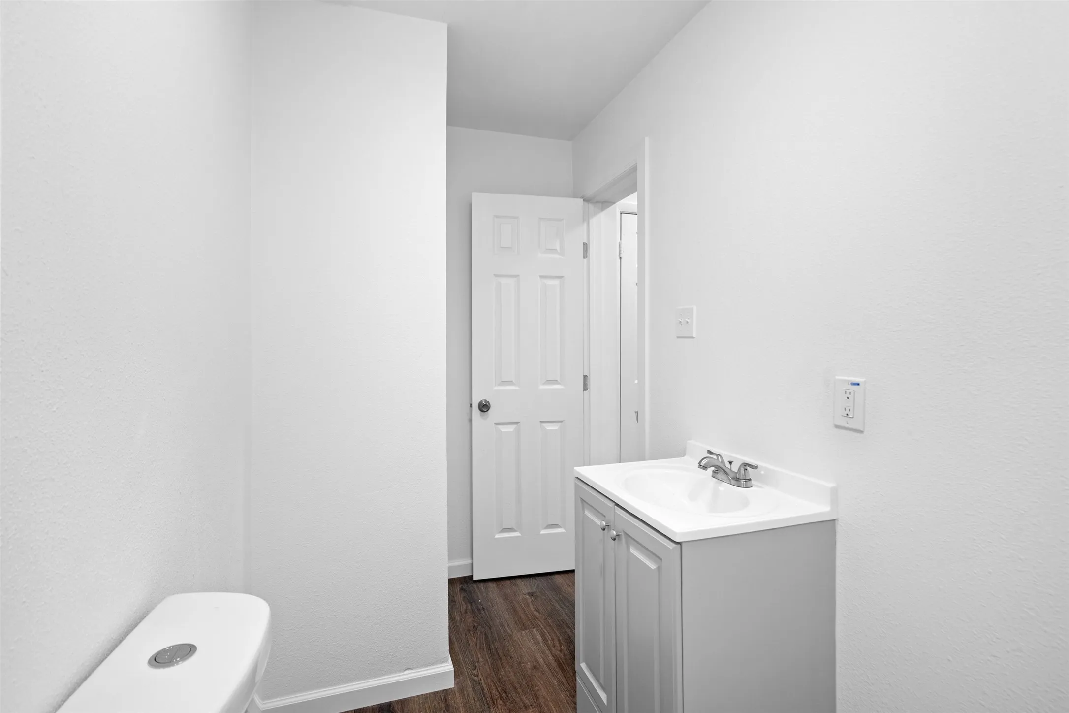 Single Family Residence For Sale in Dallas County , 808 Bluebonnet Lane, Mesquite, Texas 75149, 3 Bedroom, 2 Bathroom, Garage spaces, 982 Sqft, built in 1960, Price $249,000, mls#21288773, Real Estate Agent in Mesquite, Homes For Sale in Dallas county, Homes For Sale in Mesquite, Realtor in Mesquite Texas, Real Estate Brokerage Independent Realty Texas, Luminita Cordes Realtor