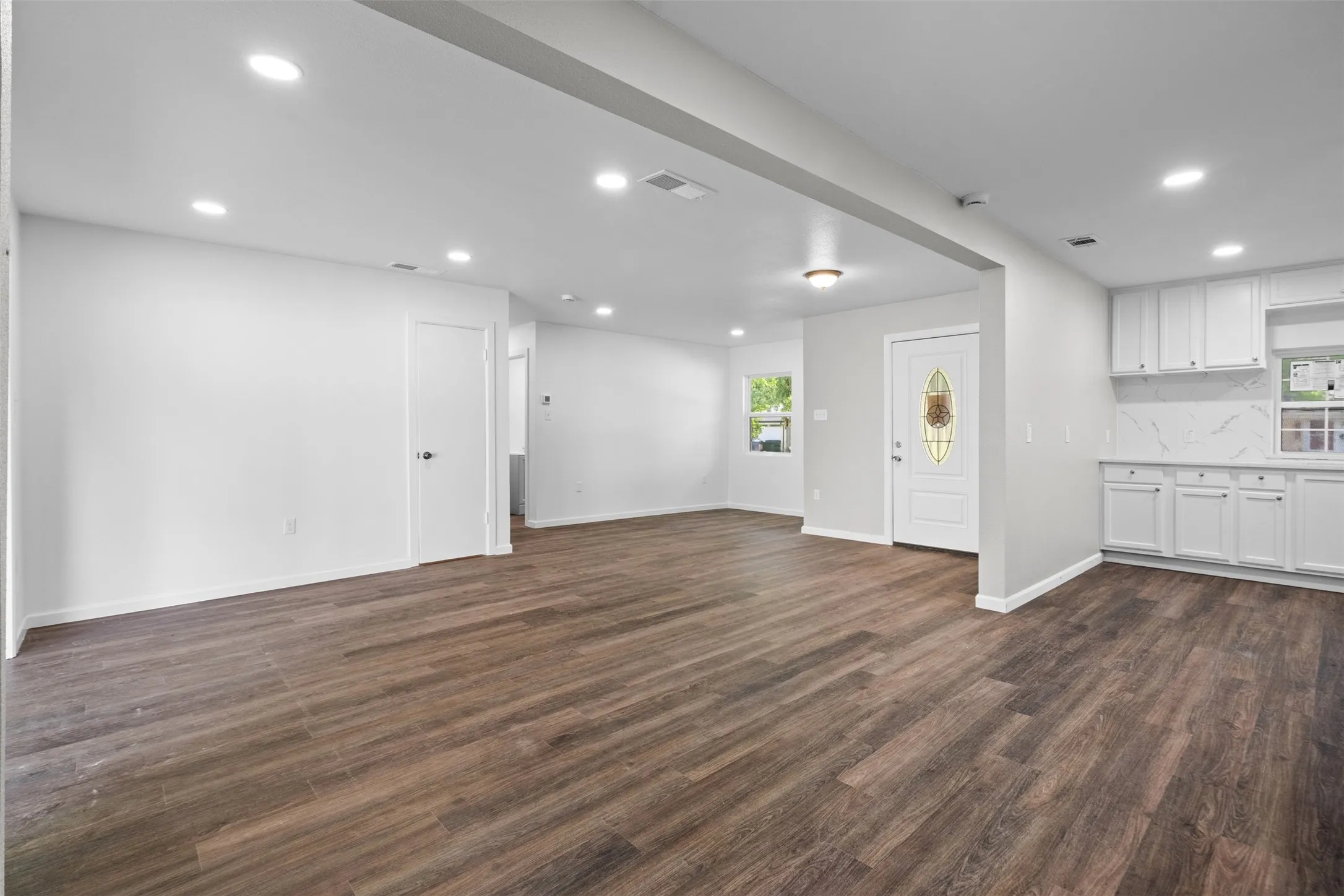 Single Family Residence For Sale in Dallas County , 808 Bluebonnet Lane, Mesquite, Texas 75149, 3 Bedroom, 2 Bathroom, Garage spaces, 982 Sqft, built in 1960, Price $249,000, mls#21288773, Real Estate Agent in Mesquite, Homes For Sale in Dallas county, Homes For Sale in Mesquite, Realtor in Mesquite Texas, Real Estate Brokerage Independent Realty Texas, Luminita Cordes Realtor