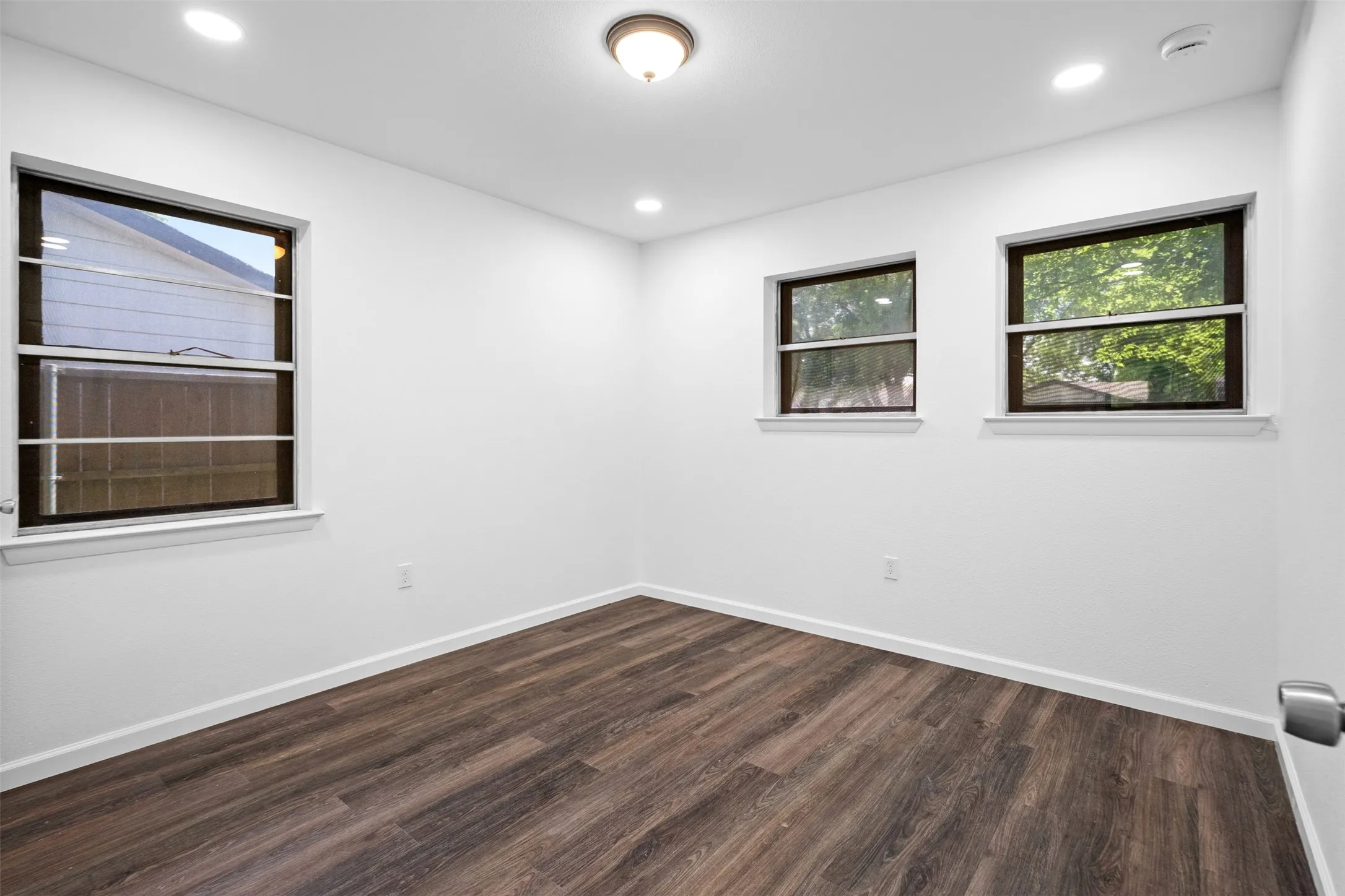 Single Family Residence For Sale in Dallas County , 808 Bluebonnet Lane, Mesquite, Texas 75149, 3 Bedroom, 2 Bathroom, Garage spaces, 982 Sqft, built in 1960, Price $249,000, mls#21288773, Real Estate Agent in Mesquite, Homes For Sale in Dallas county, Homes For Sale in Mesquite, Realtor in Mesquite Texas, Real Estate Brokerage Independent Realty Texas, Luminita Cordes Realtor