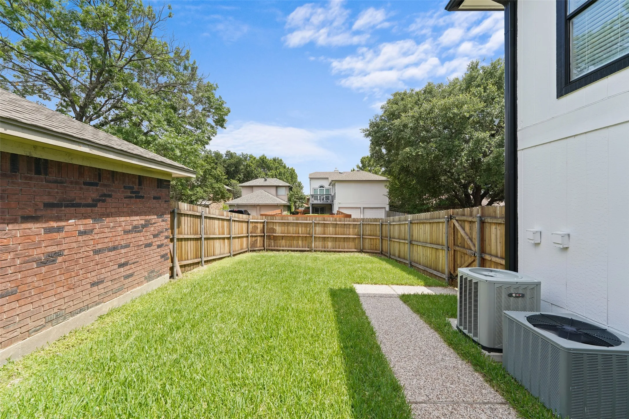 Single Family Residence For Sale in Dallas County , 1818 Cordova Drive, Mesquite, Texas 75150, 3 Bedroom, 2 Bathroom, 2 Garage spaces, 2,139 Sqft, built in 1986, mls#21273500, Real Estate Agent in Mesquite, Homes For Sale in Dallas county, Homes For Sale in Mesquite, Realtor in Mesquite Texas, Real Estate Brokerage Independent Realty Texas, Luminita Cordes Realtor