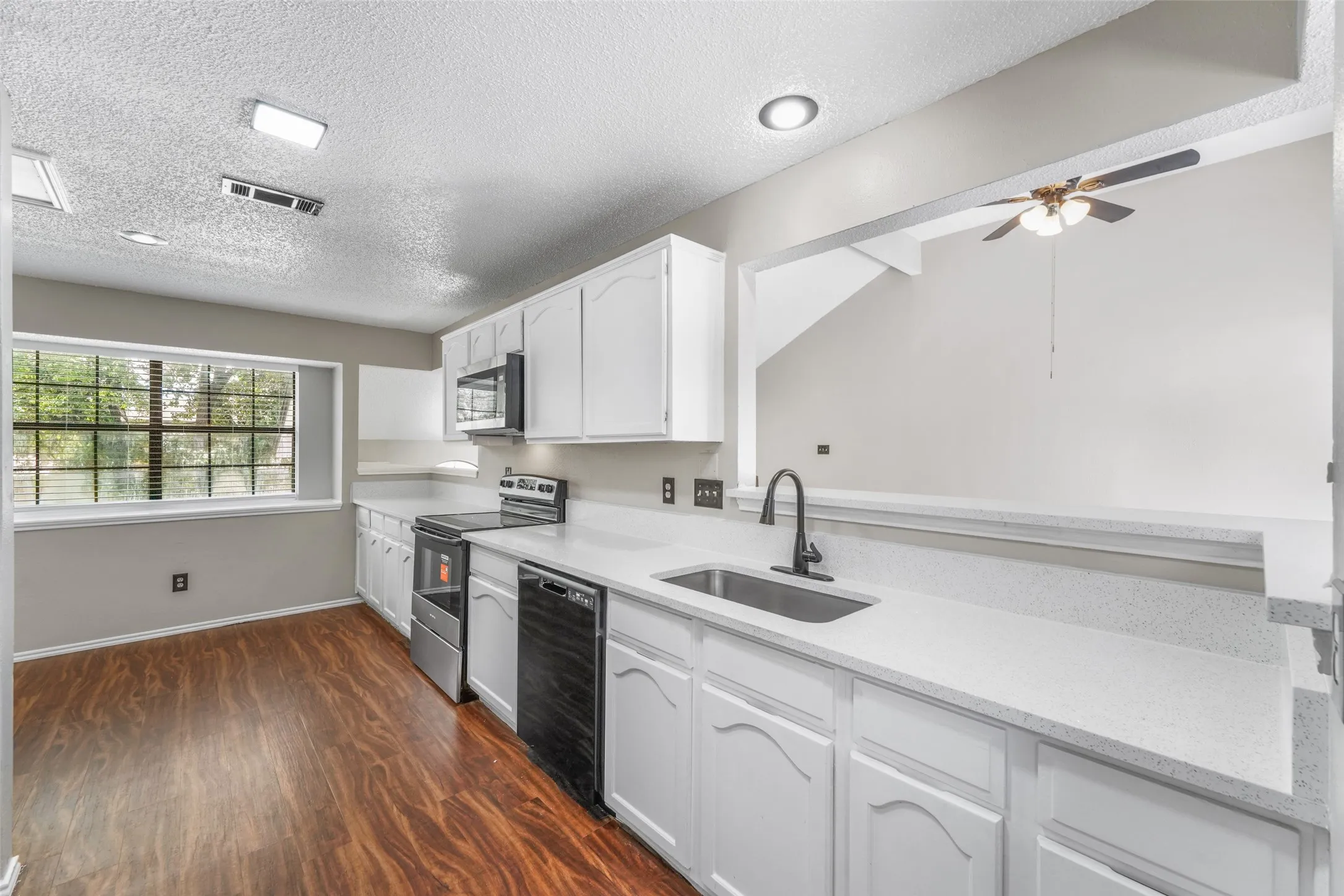 Single Family Residence For Sale in Dallas County , 1818 Cordova Drive, Mesquite, Texas 75150, 3 Bedroom, 2 Bathroom, 2 Garage spaces, 2,139 Sqft, built in 1986, mls#21273500, Real Estate Agent in Mesquite, Homes For Sale in Dallas county, Homes For Sale in Mesquite, Realtor in Mesquite Texas, Real Estate Brokerage Independent Realty Texas, Luminita Cordes Realtor