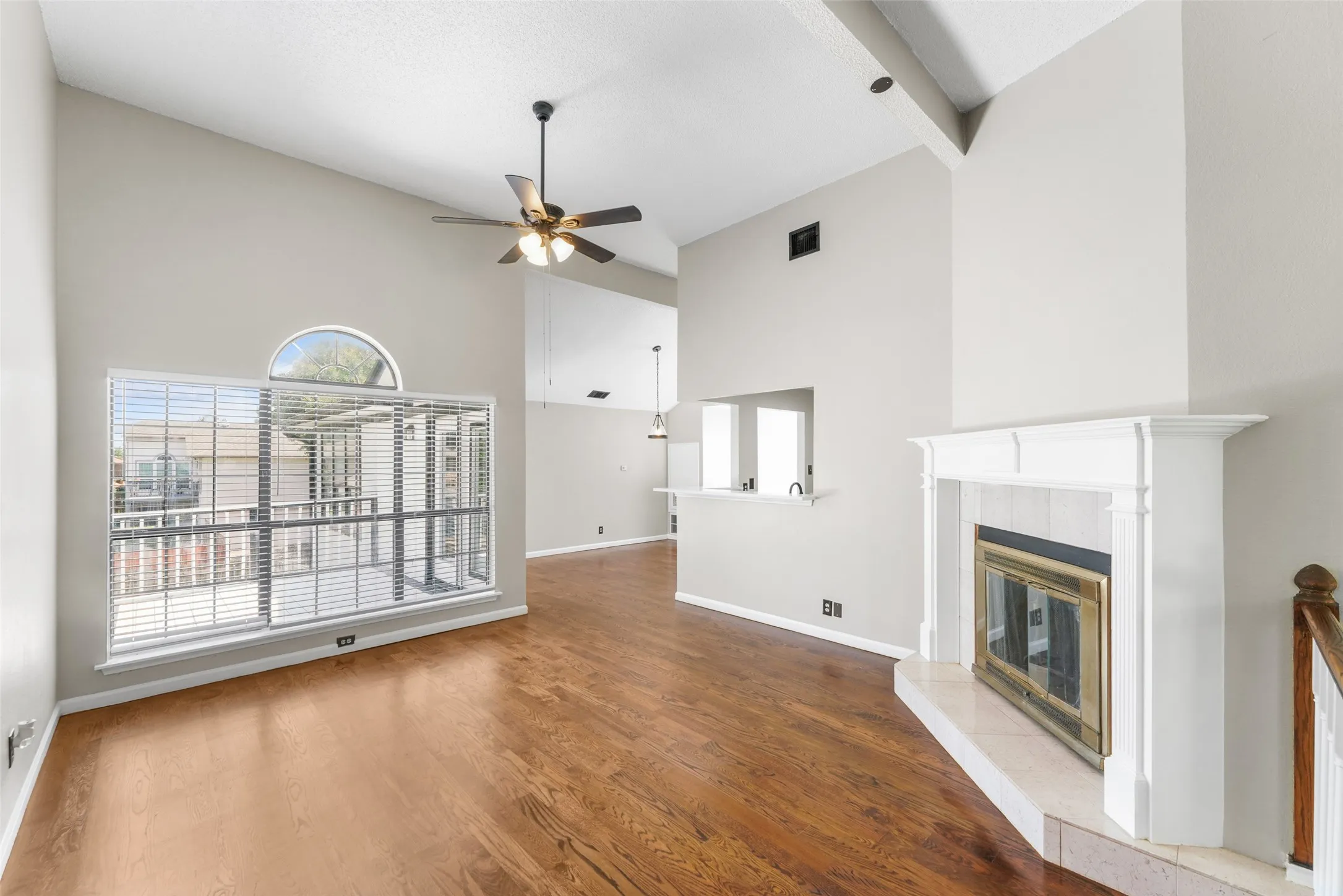 Upper Living Room, Fireplace, Wood Flooring, Tall Ceilings, Balacany, Natural Lightining.