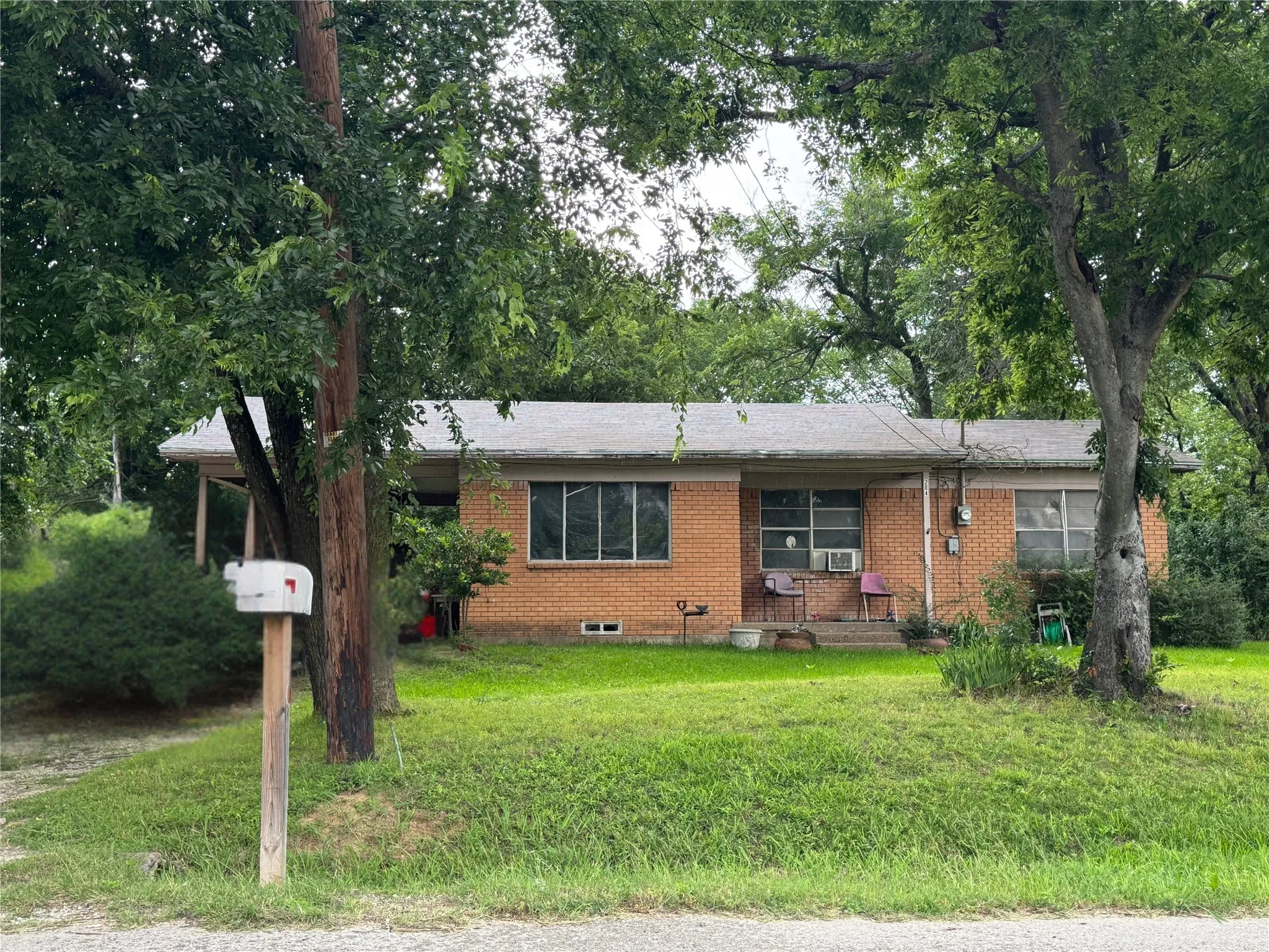 Single Family Residence For Sale in Kaufman County , 204 W End Street, Terrell, Texas 75160, 3 Bedroom, 1 Bathroom, Garage spaces, 798 Sqft, built in 1960, mls#21288818, Real Estate Agent in Terrell, Homes For Sale in Kaufman county, Homes For Sale in Terrell, Realtor in Terrell Texas, Real Estate Brokerage Independent Realty Texas, Luminita Cordes Realtor