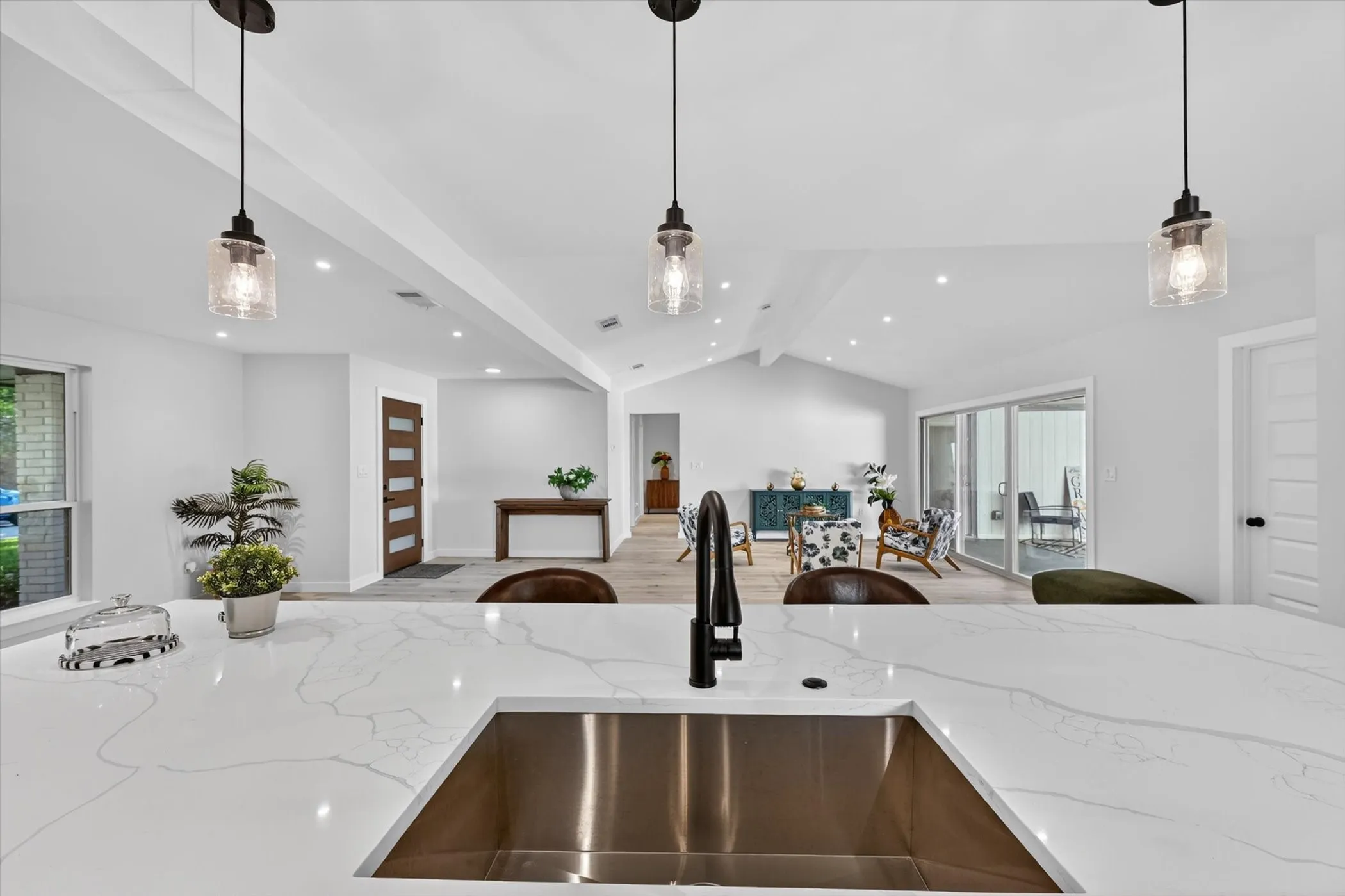 Single Family Residence For Sale in Collin County , 1900 Macao Place, Plano, Texas 75075, 3 Bedroom, 3 Bathroom, 2 Garage spaces, 1,929 Sqft, built in 1976, mls#21288544, Real Estate Agent in Plano, Homes For Sale in Collin county, Homes For Sale in Plano, Realtor in Plano Texas, Real Estate Brokerage Independent Realty Texas, Luminita Cordes Realtor
