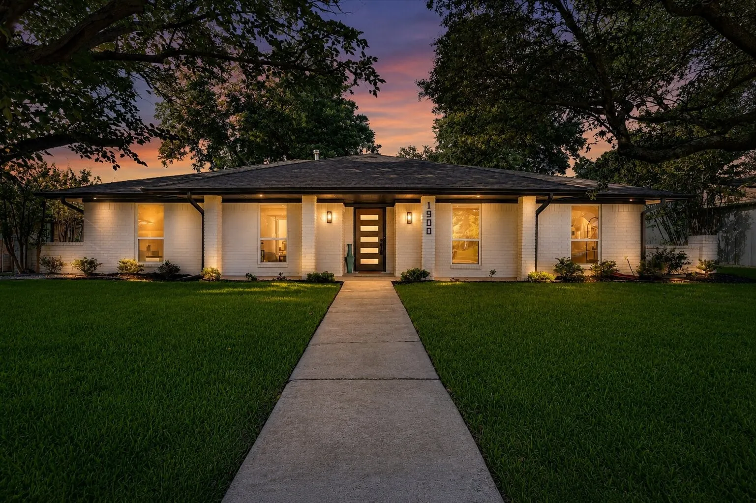 Single Family Residence For Sale in Collin County , 1900 Macao Place, Plano, Texas 75075, 3 Bedroom, 3 Bathroom, 2 Garage spaces, 1,929 Sqft, built in 1976, mls#21288544, Real Estate Agent in Plano, Homes For Sale in Collin county, Homes For Sale in Plano, Realtor in Plano Texas, Real Estate Brokerage Independent Realty Texas, Luminita Cordes Realtor