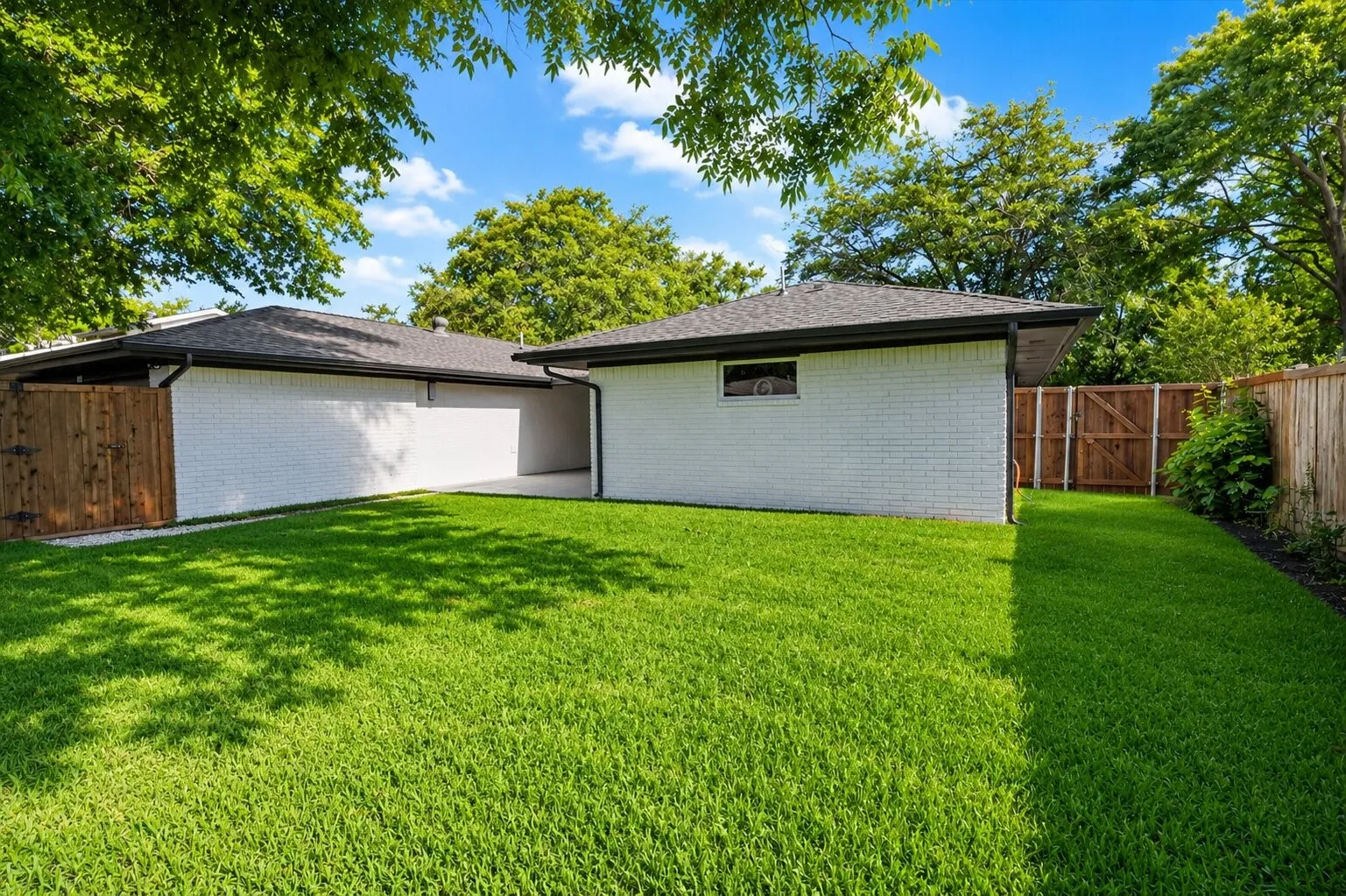 Single Family Residence For Sale in Collin County , 1900 Macao Place, Plano, Texas 75075, 3 Bedroom, 3 Bathroom, 2 Garage spaces, 1,929 Sqft, built in 1976, mls#21288544, Real Estate Agent in Plano, Homes For Sale in Collin county, Homes For Sale in Plano, Realtor in Plano Texas, Real Estate Brokerage Independent Realty Texas, Luminita Cordes Realtor