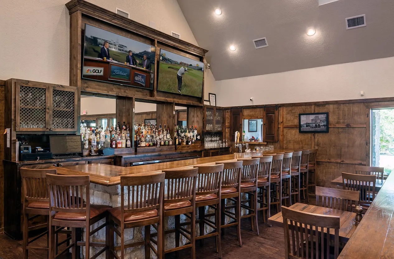 Community Restaurant/Bar nearby
