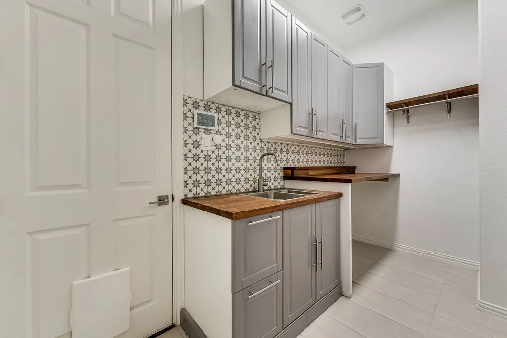 Single Family Residence For Rent in Denton County , 2992 Brianna Drive, Frisco, Texas 75033, 5 Bedrooms, 4 Bathrooms, 2 Garage spaces, 3,580 Sqft, built in 2015, Price $3,850, mls#21288601, Real Estate Agent in Frisco, Homes For Rent in Denton county, Homes For Rent in Frisco, Realtor in Frisco Texas, Real Estate Brokerage Independent Realty Texas, Luminita Cordes Realtor