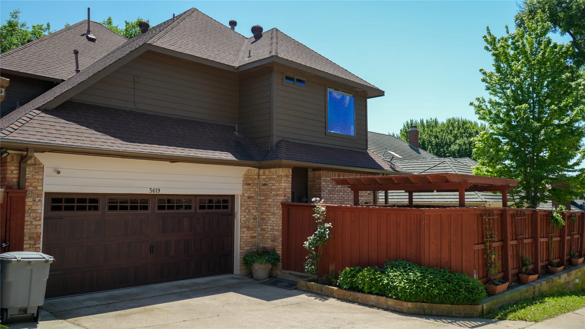 Single Family Residence For Sale in Collin County , 5619 Bent Creek Trail, Dallas, Texas 75252, 3 Bedroom, 5 Bathroom, 2 Garage spaces, 3,694 Sqft, built in 1985, mls#21284794, Real Estate Agent in Dallas, Homes For Sale in Collin county, Homes For Sale in Dallas, Realtor in Dallas Texas, Real Estate Brokerage Independent Realty Texas, Luminita Cordes Realtor