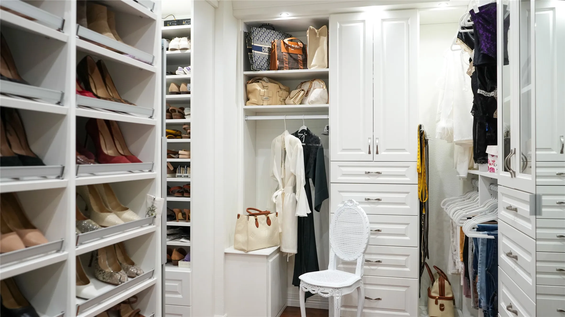 California-Style Walk-in Closet