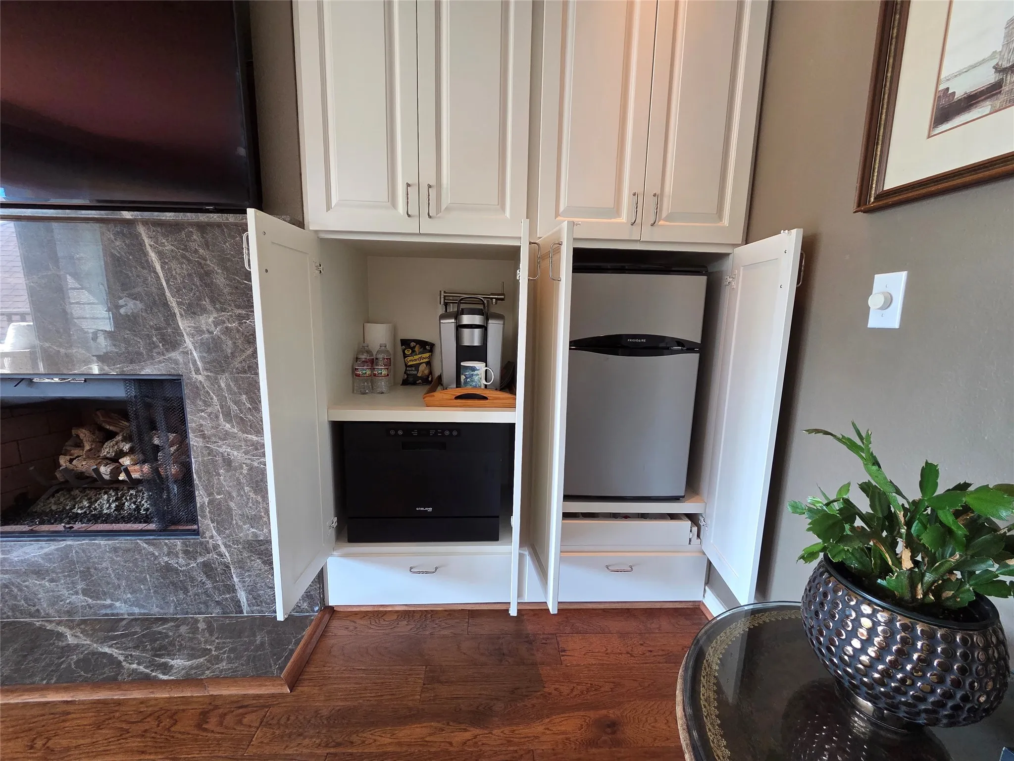 Primary Suite Refreshment Area, mini Refrigerator and Dishwasher.