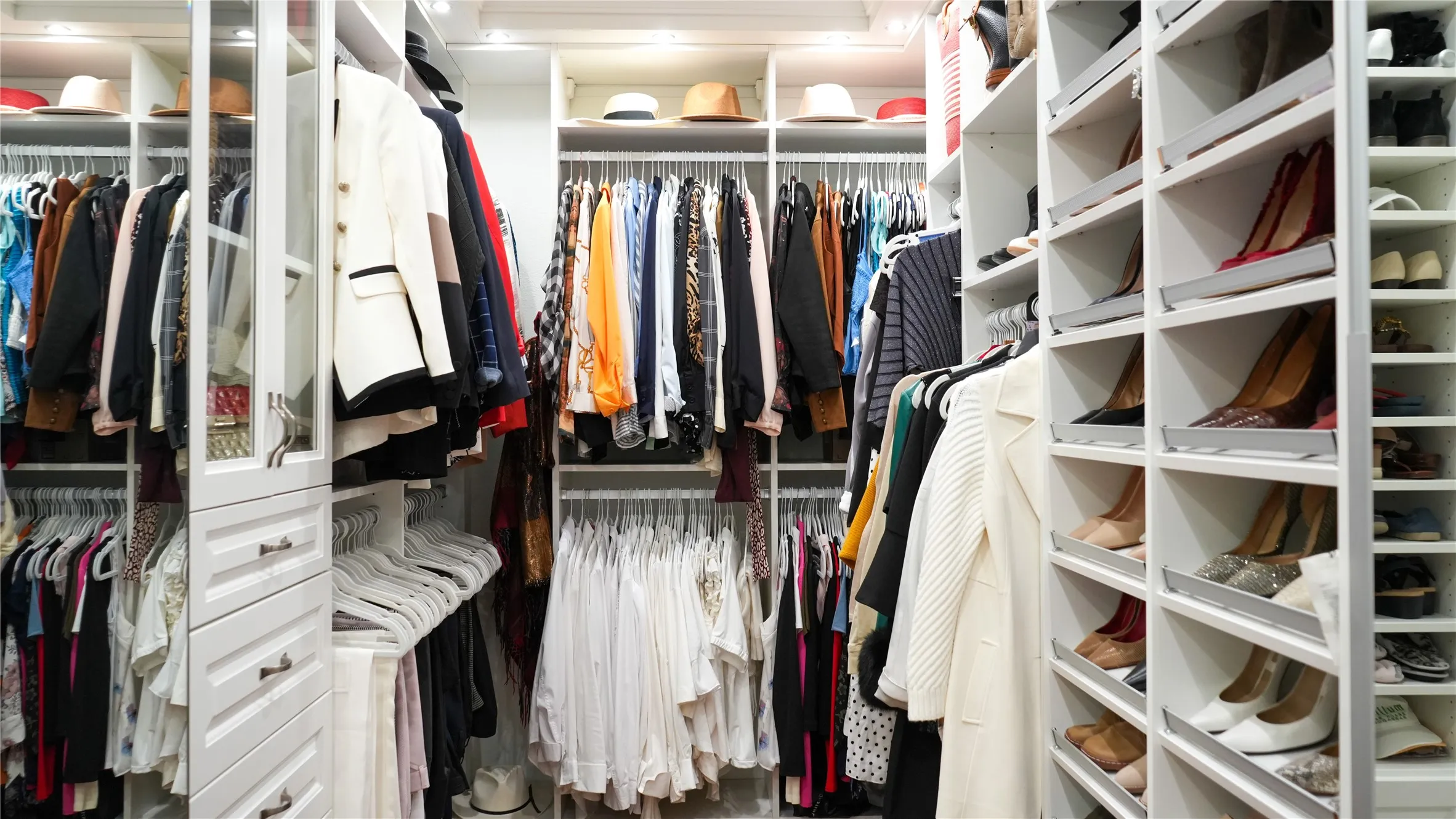 California-Style Walk-in Closet
