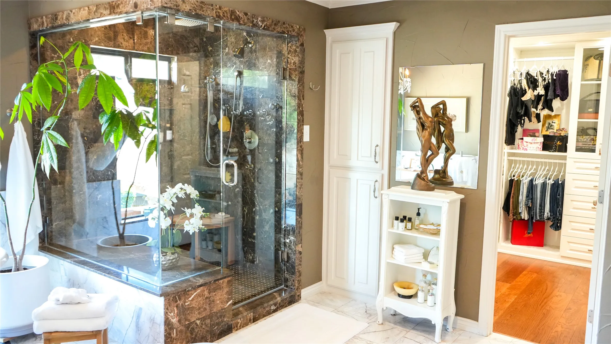 Single Family Residence For Sale in Collin County , 5619 Bent Creek Trail, Dallas, Texas 75252, 3 Bedroom, 5 Bathroom, 2 Garage spaces, 3,694 Sqft, built in 1985, mls#21284794, Real Estate Agent in Dallas, Homes For Sale in Collin county, Homes For Sale in Dallas, Realtor in Dallas Texas, Real Estate Brokerage Independent Realty Texas, Luminita Cordes Realtor