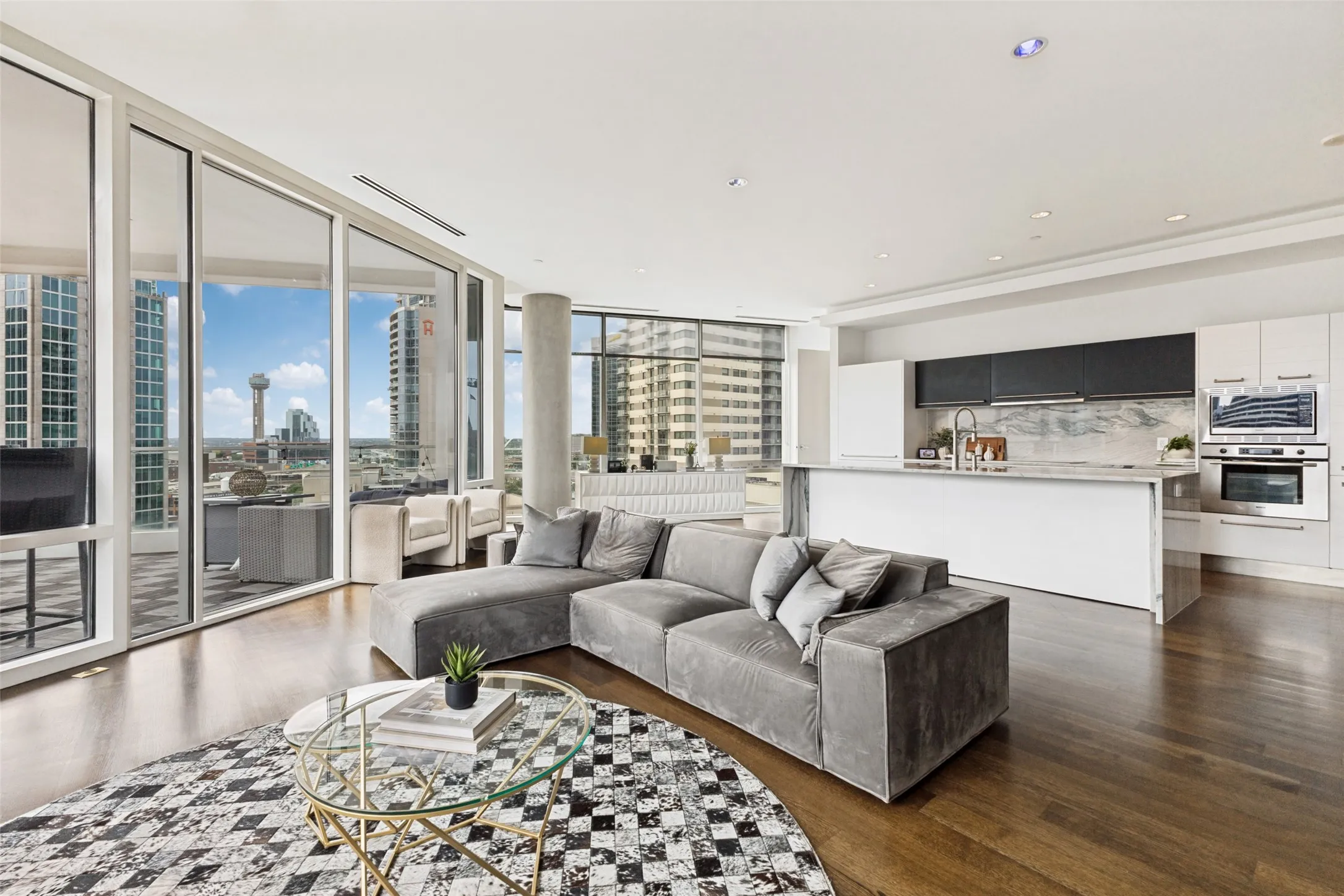 Condominium For Rent in Dallas County , 2408 Victory Park Lane 1035, Dallas, Texas 75219, 2 Bedroom, 2 Bathroom, 2 Garage spaces, 1,883 Sqft, built in 2005, mls#21251811, Real Estate Agent in Dallas, Homes For Rent in Dallas county, Homes For Rent in Dallas, Realtor in Dallas Texas, Real Estate Brokerage Independent Realty Texas, Luminita Cordes Realtor