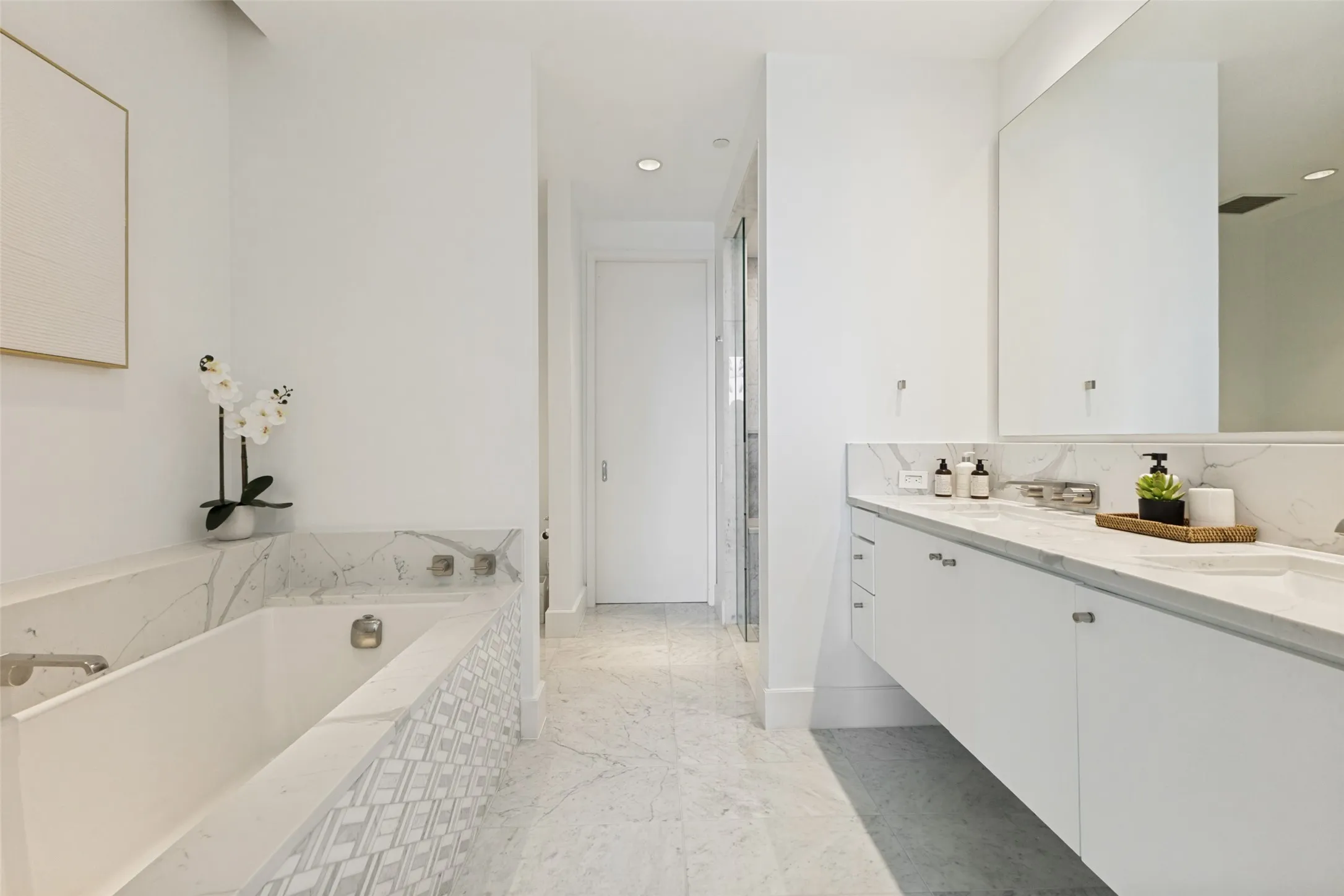 Condominium For Rent in Dallas County , 2408 Victory Park Lane 1035, Dallas, Texas 75219, 2 Bedroom, 2 Bathroom, 2 Garage spaces, 1,883 Sqft, built in 2005, mls#21251811, Real Estate Agent in Dallas, Homes For Rent in Dallas county, Homes For Rent in Dallas, Realtor in Dallas Texas, Real Estate Brokerage Independent Realty Texas, Luminita Cordes Realtor