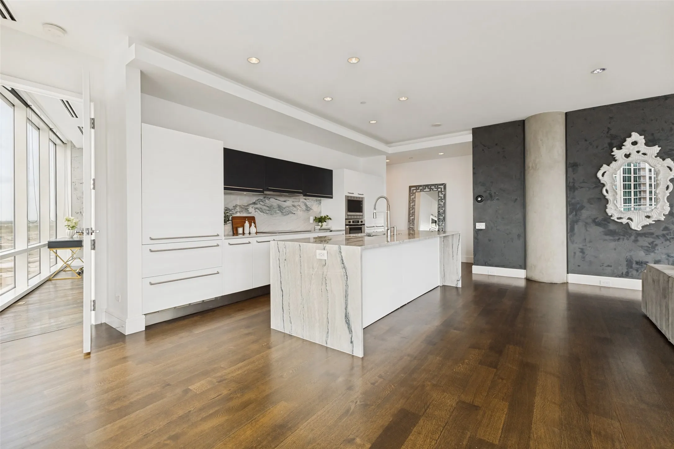 Condominium For Rent in Dallas County , 2408 Victory Park Lane 1035, Dallas, Texas 75219, 2 Bedroom, 2 Bathroom, 2 Garage spaces, 1,883 Sqft, built in 2005, mls#21251811, Real Estate Agent in Dallas, Homes For Rent in Dallas county, Homes For Rent in Dallas, Realtor in Dallas Texas, Real Estate Brokerage Independent Realty Texas, Luminita Cordes Realtor
