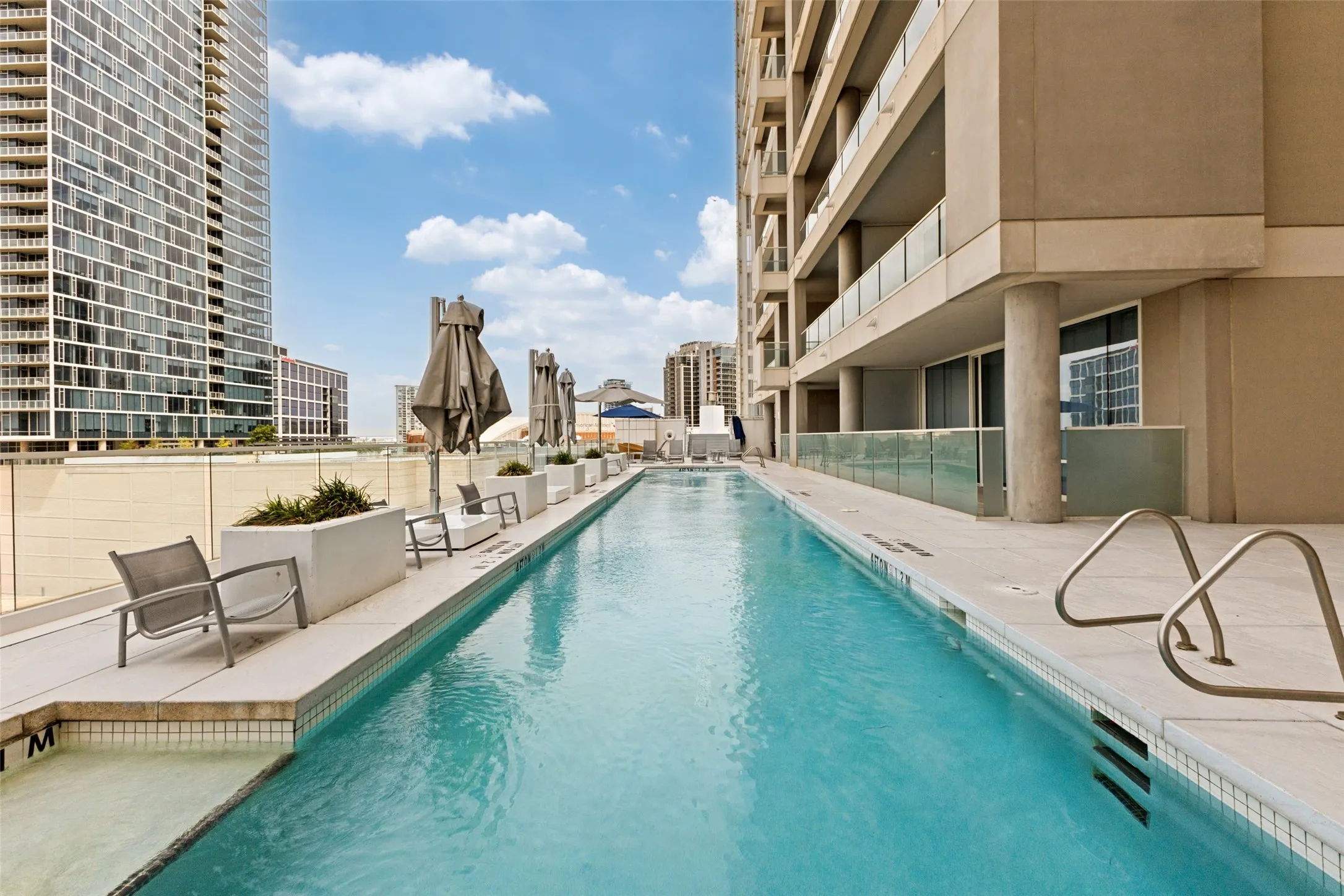 Condominium For Rent in Dallas County , 2408 Victory Park Lane 1035, Dallas, Texas 75219, 2 Bedroom, 2 Bathroom, 2 Garage spaces, 1,883 Sqft, built in 2005, mls#21251811, Real Estate Agent in Dallas, Homes For Rent in Dallas county, Homes For Rent in Dallas, Realtor in Dallas Texas, Real Estate Brokerage Independent Realty Texas, Luminita Cordes Realtor