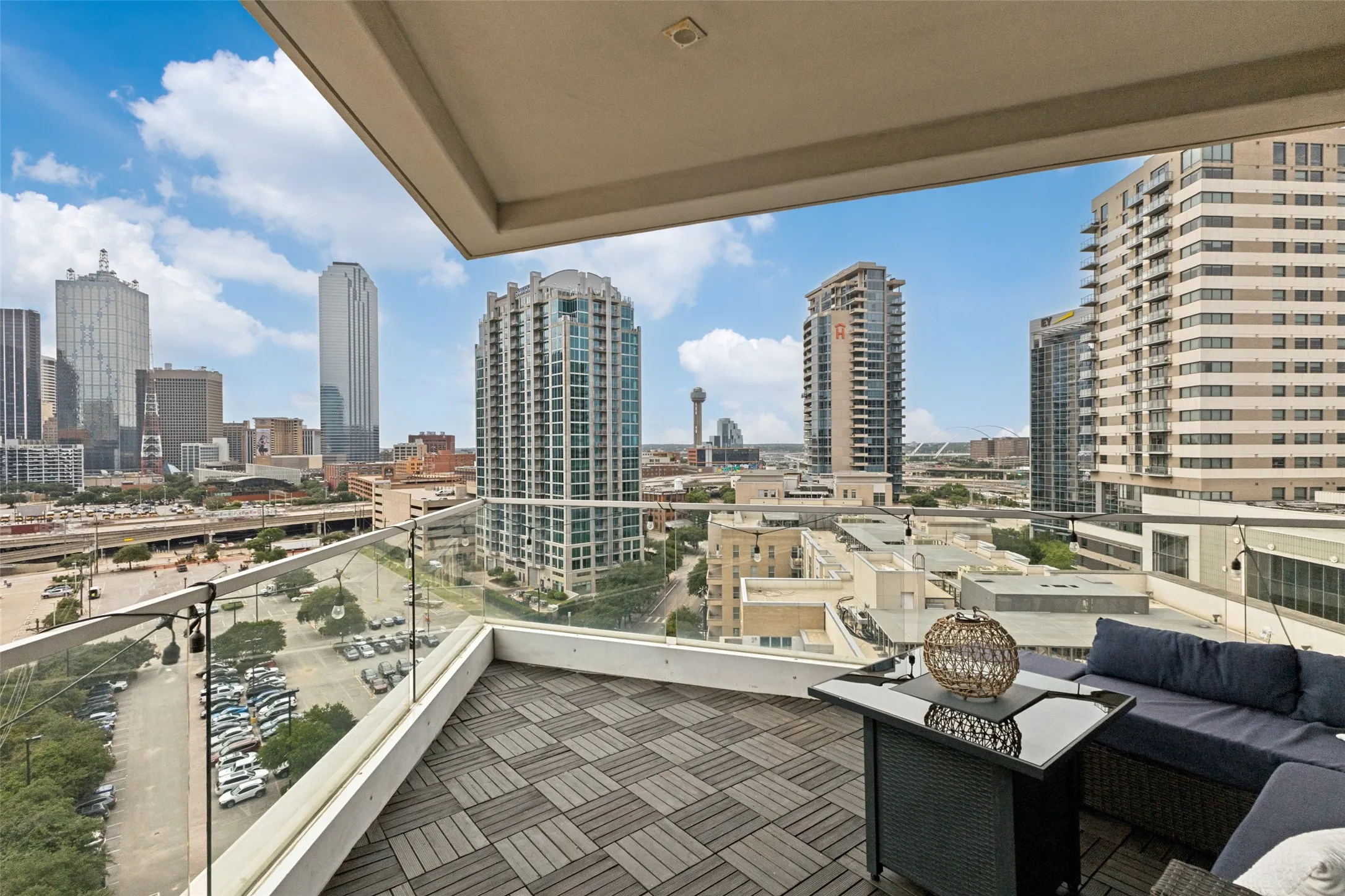Condominium For Rent in Dallas County , 2408 Victory Park Lane 1035, Dallas, Texas 75219, 2 Bedroom, 2 Bathroom, 2 Garage spaces, 1,883 Sqft, built in 2005, mls#21251811, Real Estate Agent in Dallas, Homes For Rent in Dallas county, Homes For Rent in Dallas, Realtor in Dallas Texas, Real Estate Brokerage Independent Realty Texas, Luminita Cordes Realtor